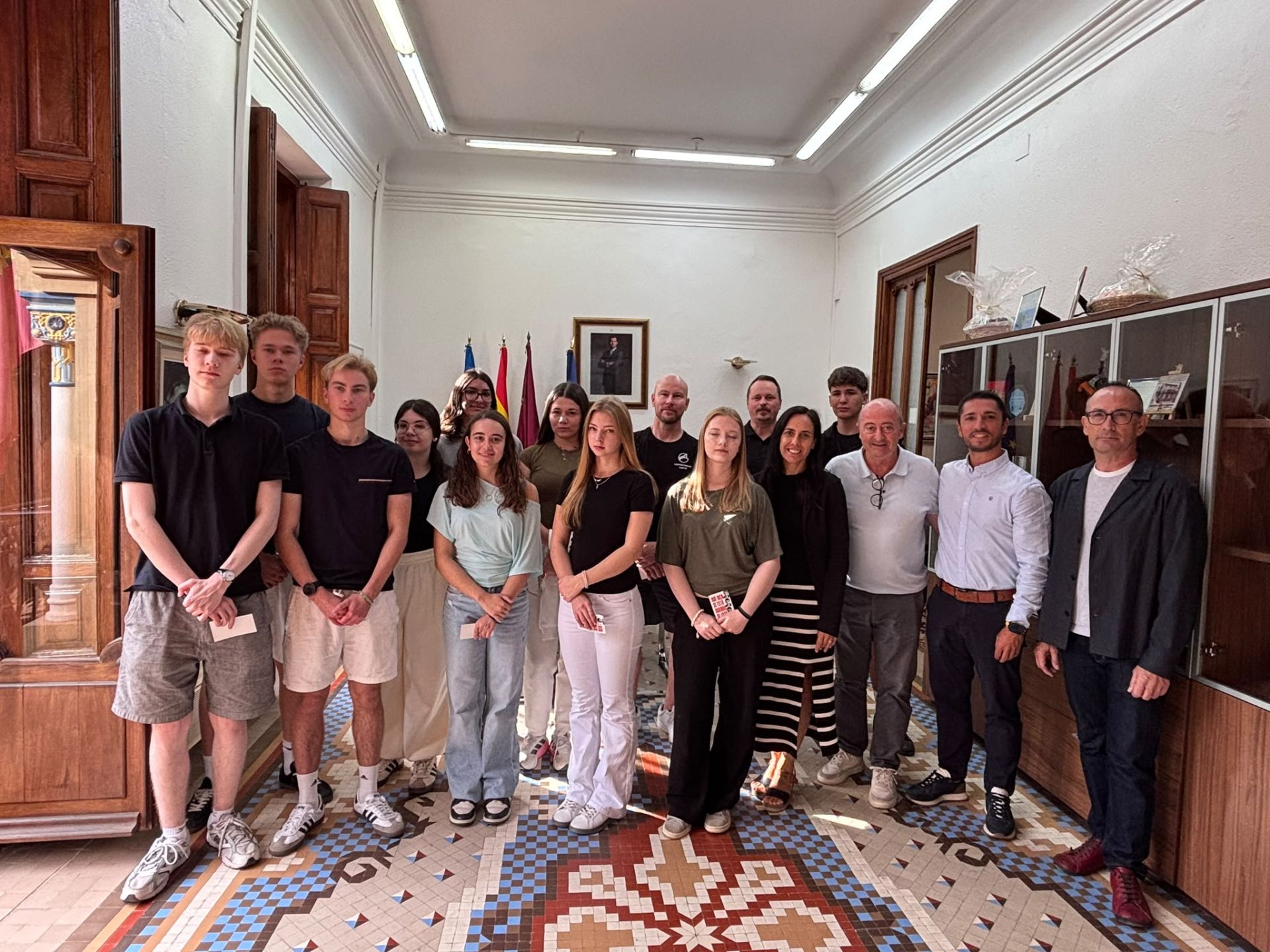 El Ayuntamiento de Águilas recibe al alumnado participante en los programas de intercambio de los IES Alfonso Escámez y Europa