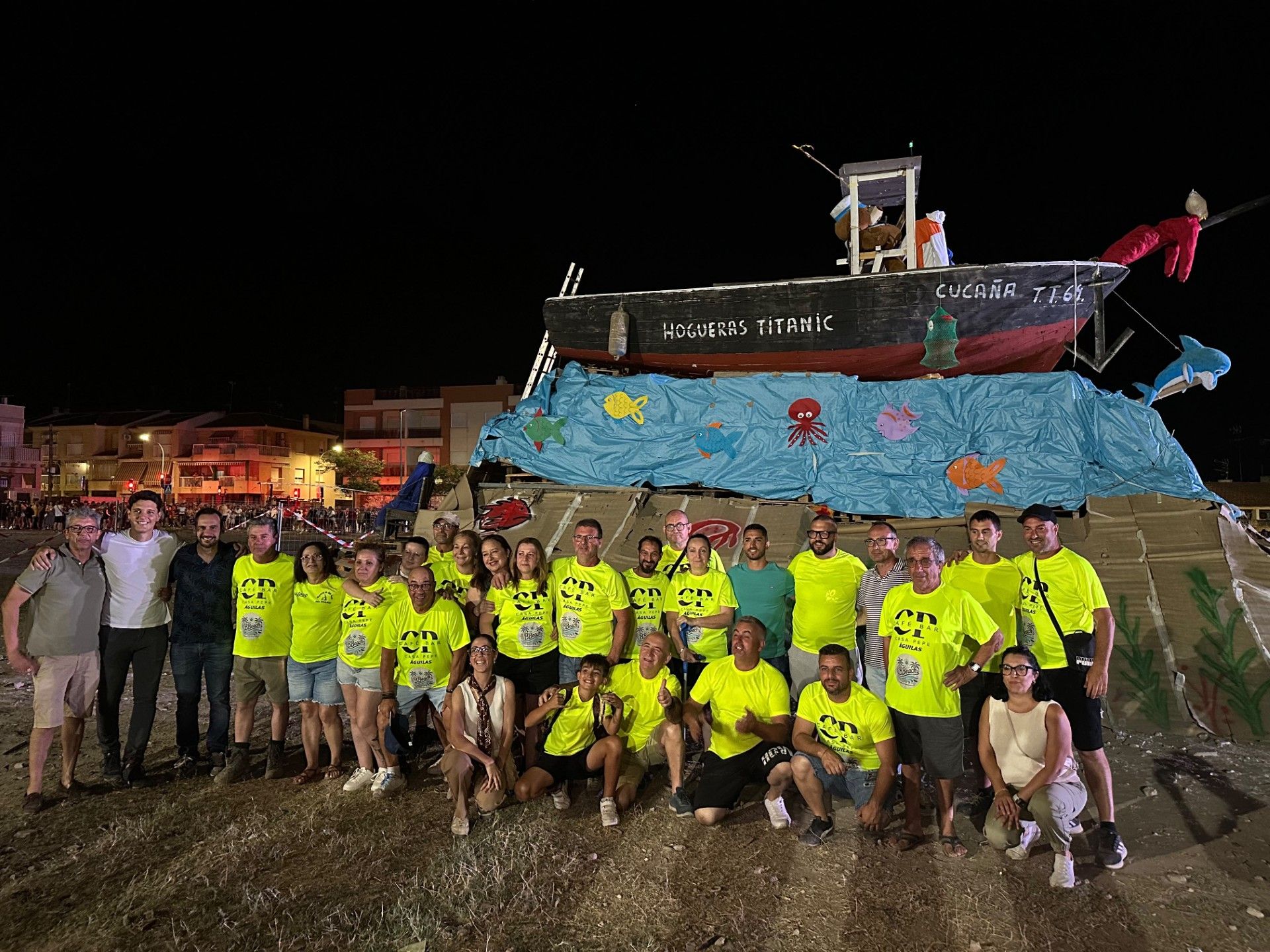 El ambiente festivo vuelve a llenar las calles de Águilas en la Noche de San Juan