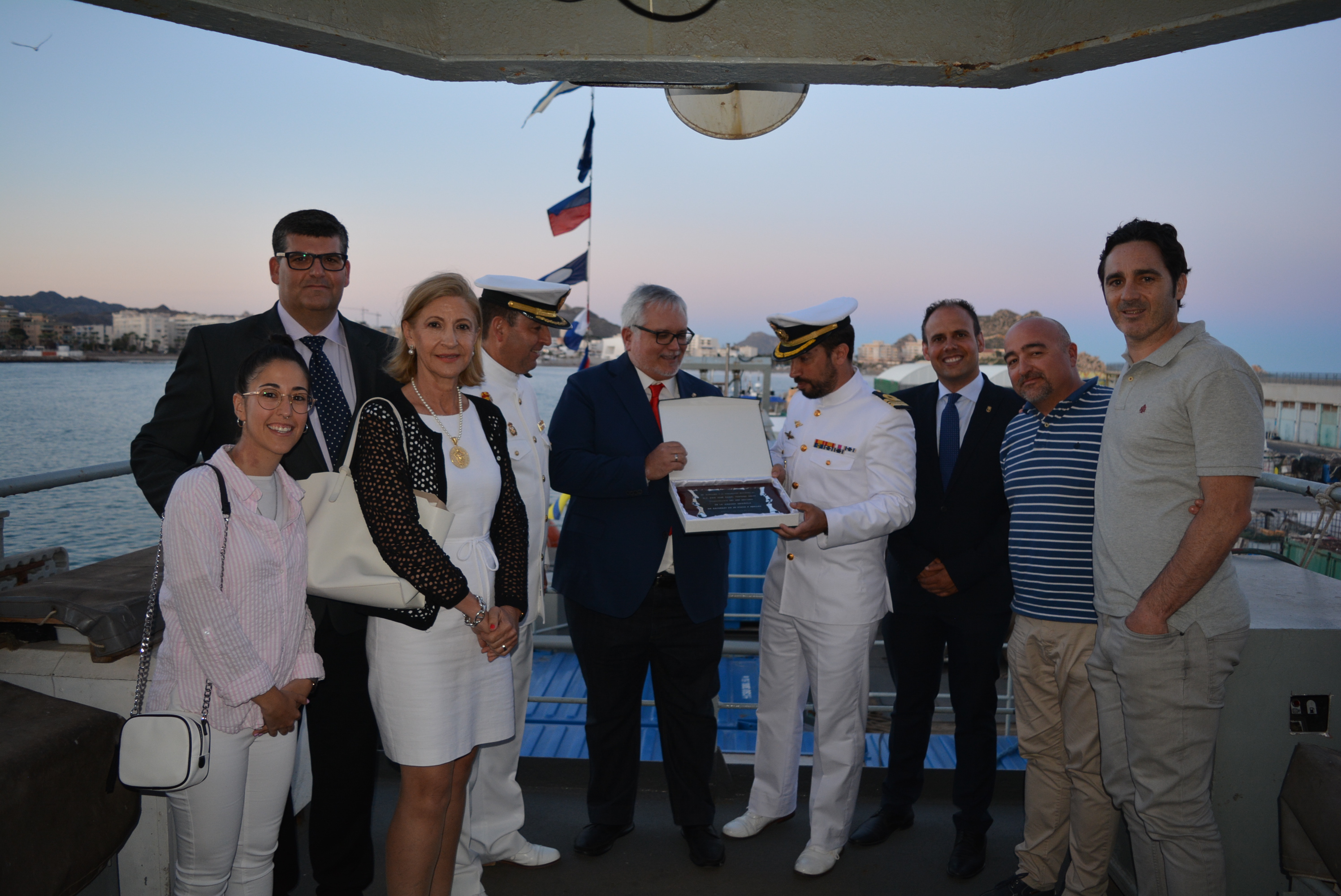 El buque Neptuno recibe la visita de los aguileños