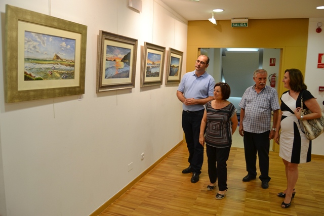 El mar de Águilas protagonista de la exposición de acuarelas de Antonia Cano 