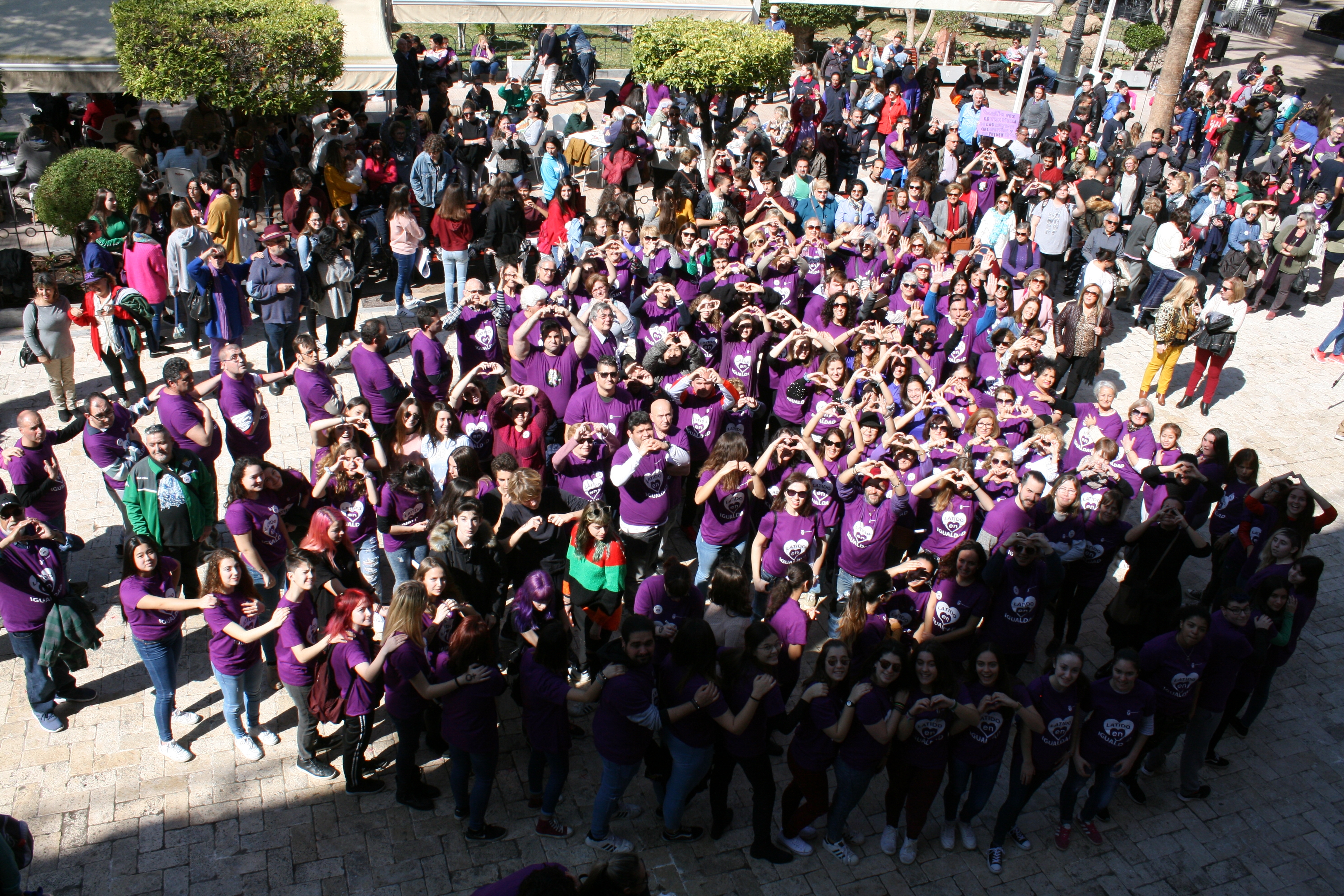Águilas alza la voz bajo el lema “Paremos el mundo para abrazar la tierra”