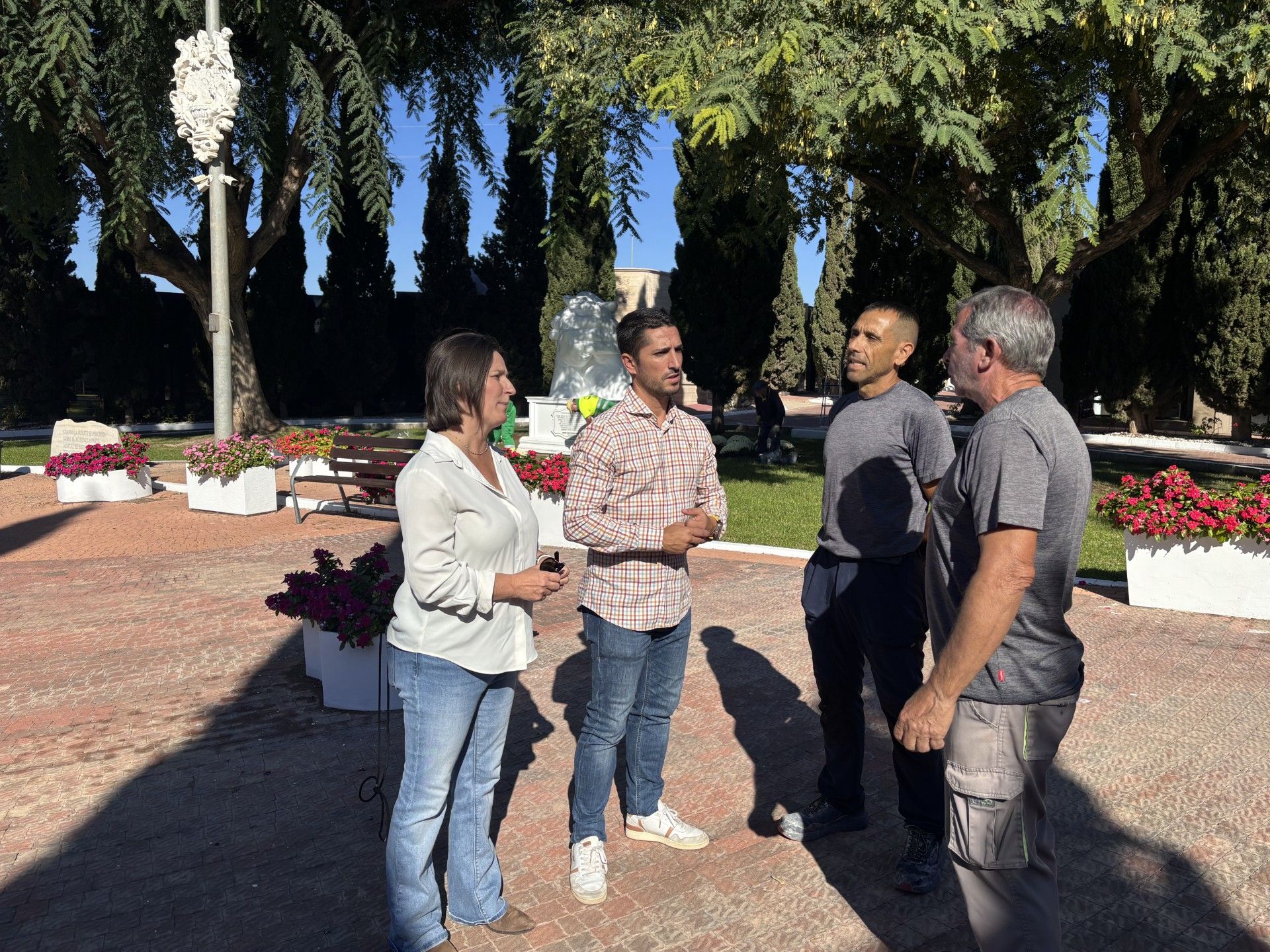 El Ayuntamiento de Águilas acondiciona el cementerio municipal con motivo del Día de Todos los Santos