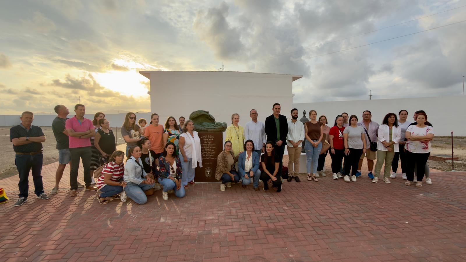 Águilas se suma a la conmemoración del Día Mundial de la Muerte Gestacional, Perinatal y Neonatal con la instalación de una escultura en recuerdo de los bebés fallecidos durante la gestación o el parto 