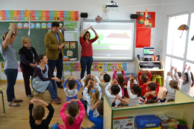 Trescientos escolares aguileños participan en programas bilingües   