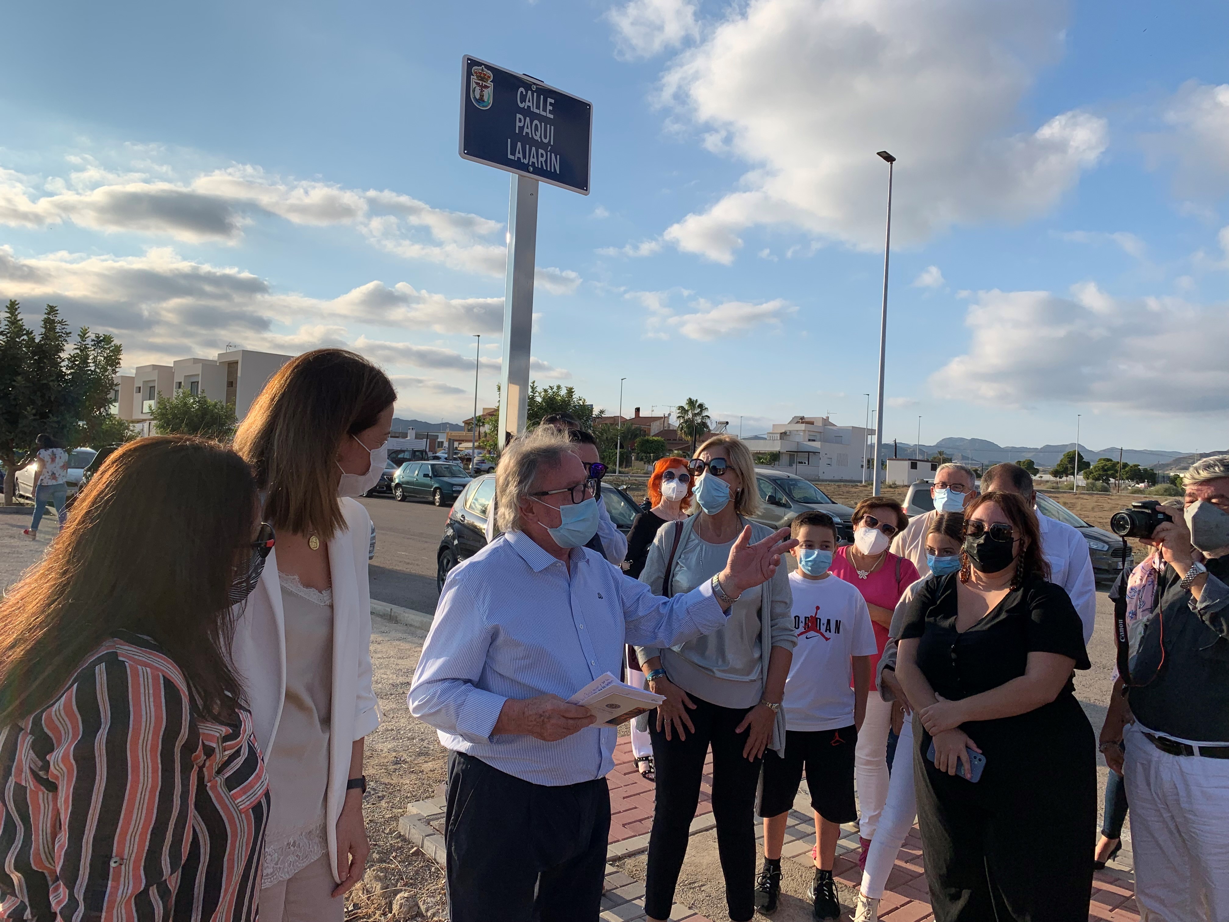 Águilas recuerda a Paqui Lajarín inaugurando una calle con su nombre