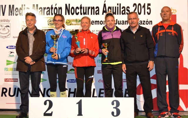 Fernando Villegas y Pilar Duarte podium de la IV Media Maratón Nocturna “Memorial Juan Palazón” de Águilas 