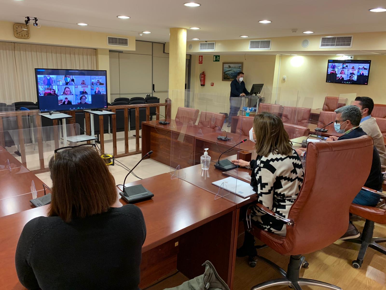 El Ayuntamiento incrementa las horas de limpieza en los Centros Educativos 