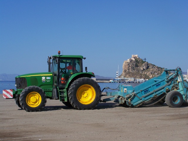 La concejalía de Limpieza de Águilas prepara un dispositivo especial para los ‘Días de Monas’ 