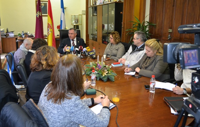2013 en Águilas se posiciona como un año en el que ha bajado el paro y han concluido obras como “El Placetón” y “La Casa de Cultura” 