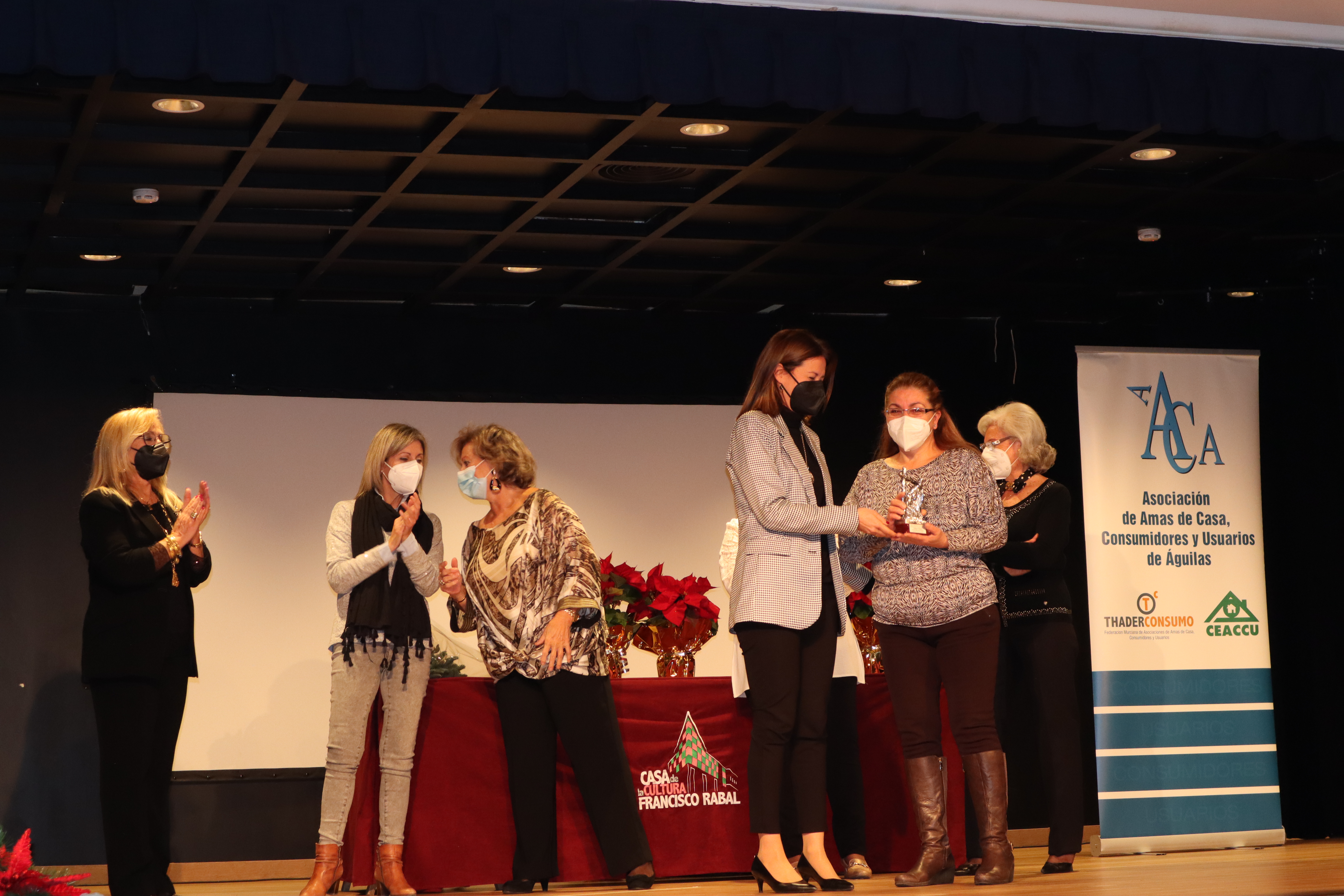 La Asociación de Amas de Casa hace entrega de los premios del Concurso de Belenes