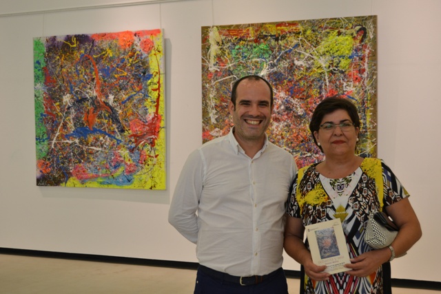 Daniel Marín expone su colorista obra en Águilas