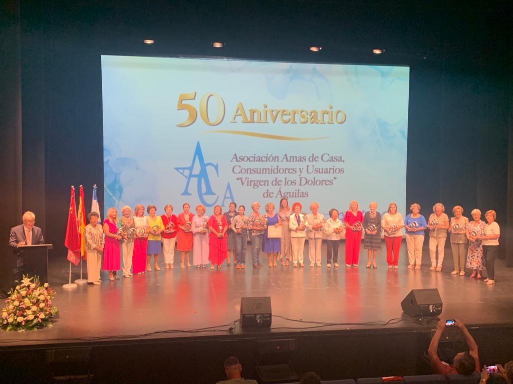 El programa de actos con motivo del 50 aniversario de la Asociación de Amas de Casa concluye con un homenaje a todas sus presidentas 