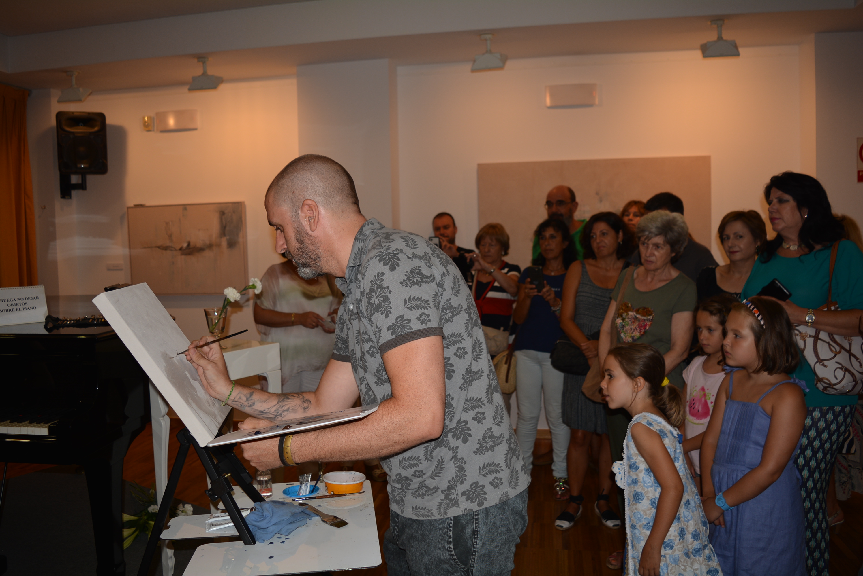 Nono García  muestra su trabajo en vivo en el aula de cultura de Cajamurcia
