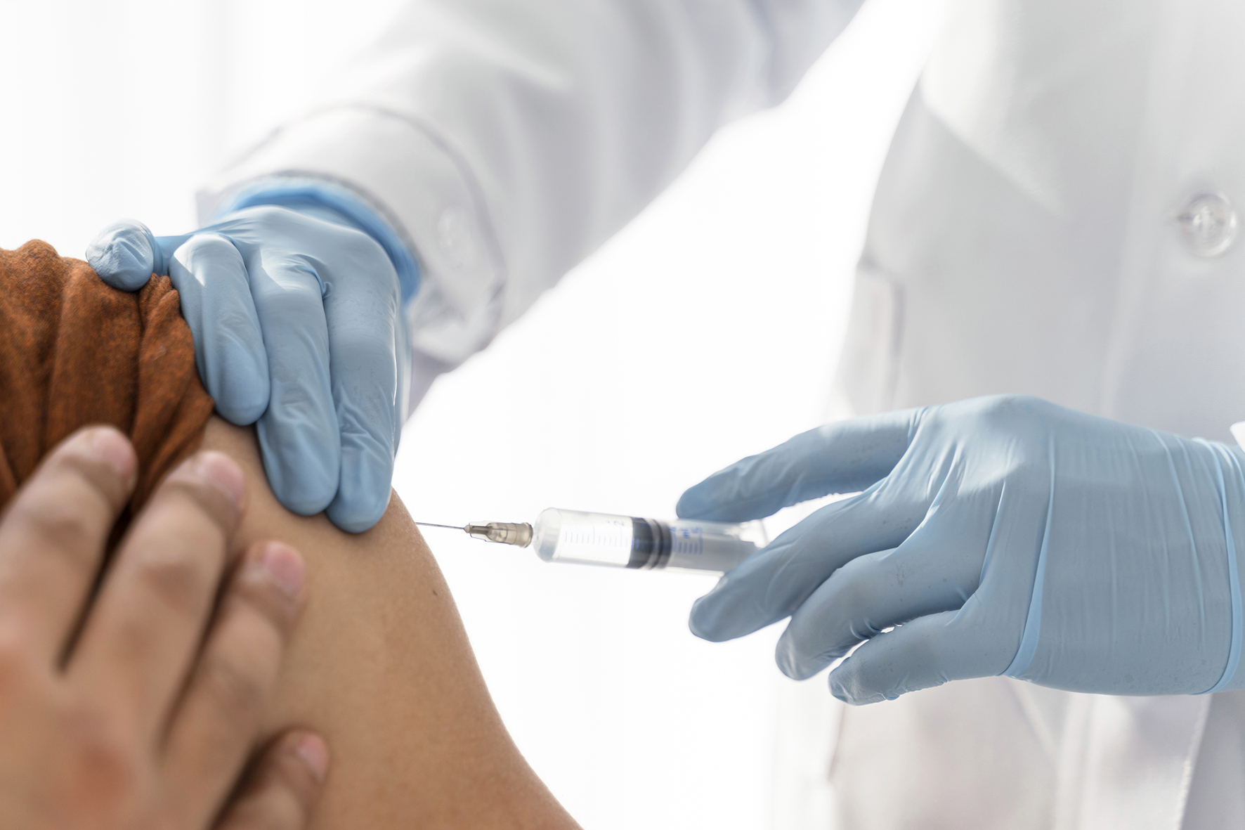 El viernes, 16 de abril, vacunarán en el Pabellón Diego Calvo Valera a las personas nacidas entre los años 1942 y 1946