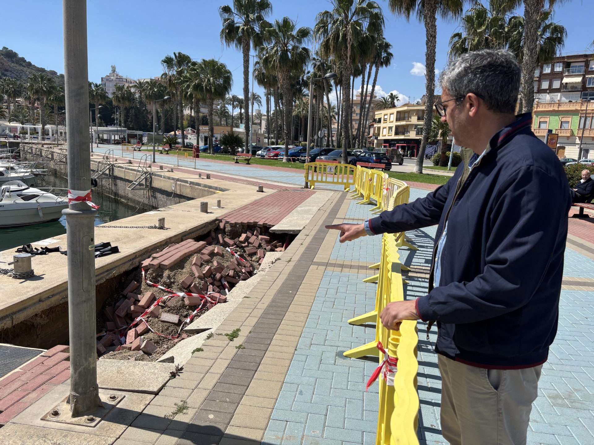 El edil de Obras solicita a la Dirección General de Puertos que solucione de forma inminente el hundimiento de un tramo del Puerto Pesquero de Águilas