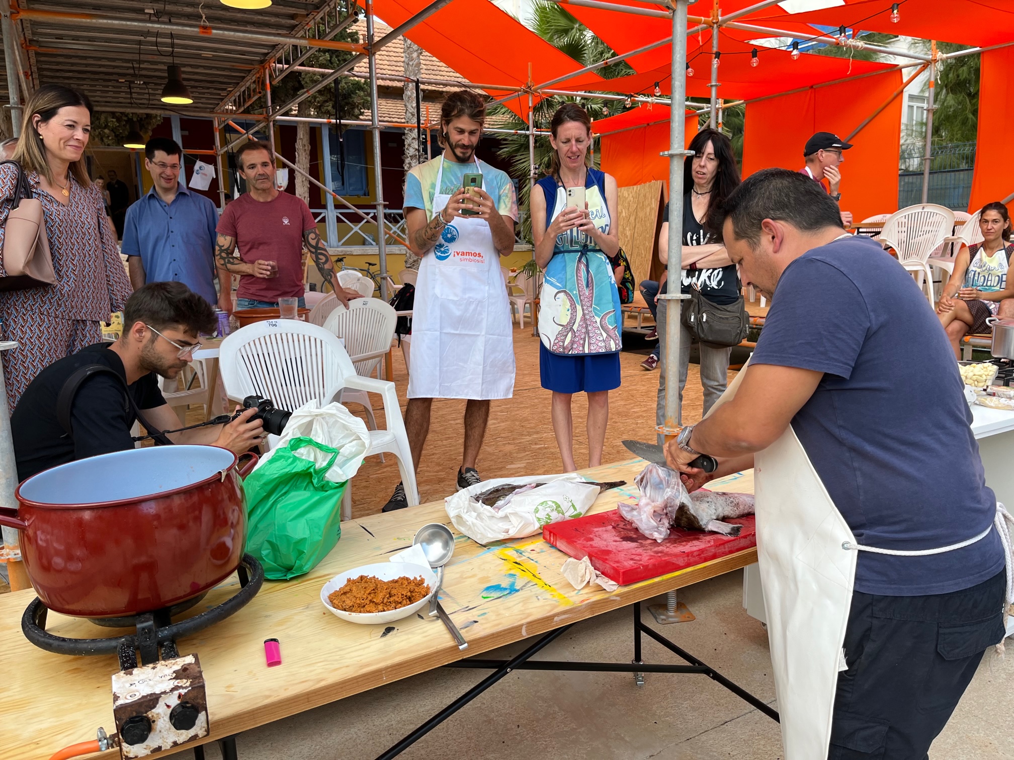 Los integrantes del proyecto internacional ¡Vamos, simbiosis! conocen la gastronomía aguileña de la mano de los chefs Juanfran Paredes y José Rodríguez “El Poli”