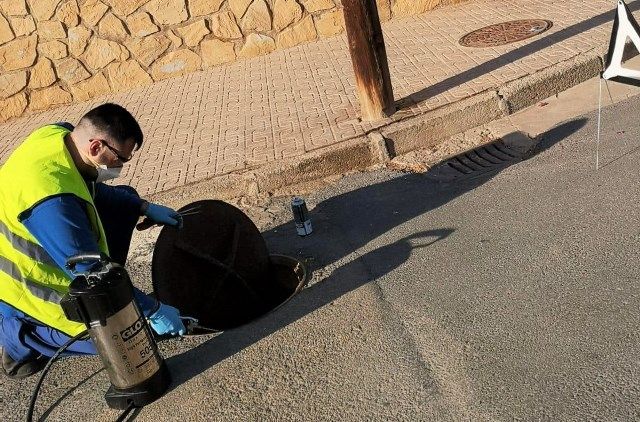 El Ayuntamiento pone en marcha una campaña de desinsectación de la red de alcantarillado