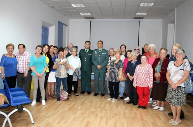 La Guardia Civil ofrece una conferencia sobre sus 170 años al servicio de los aguileños