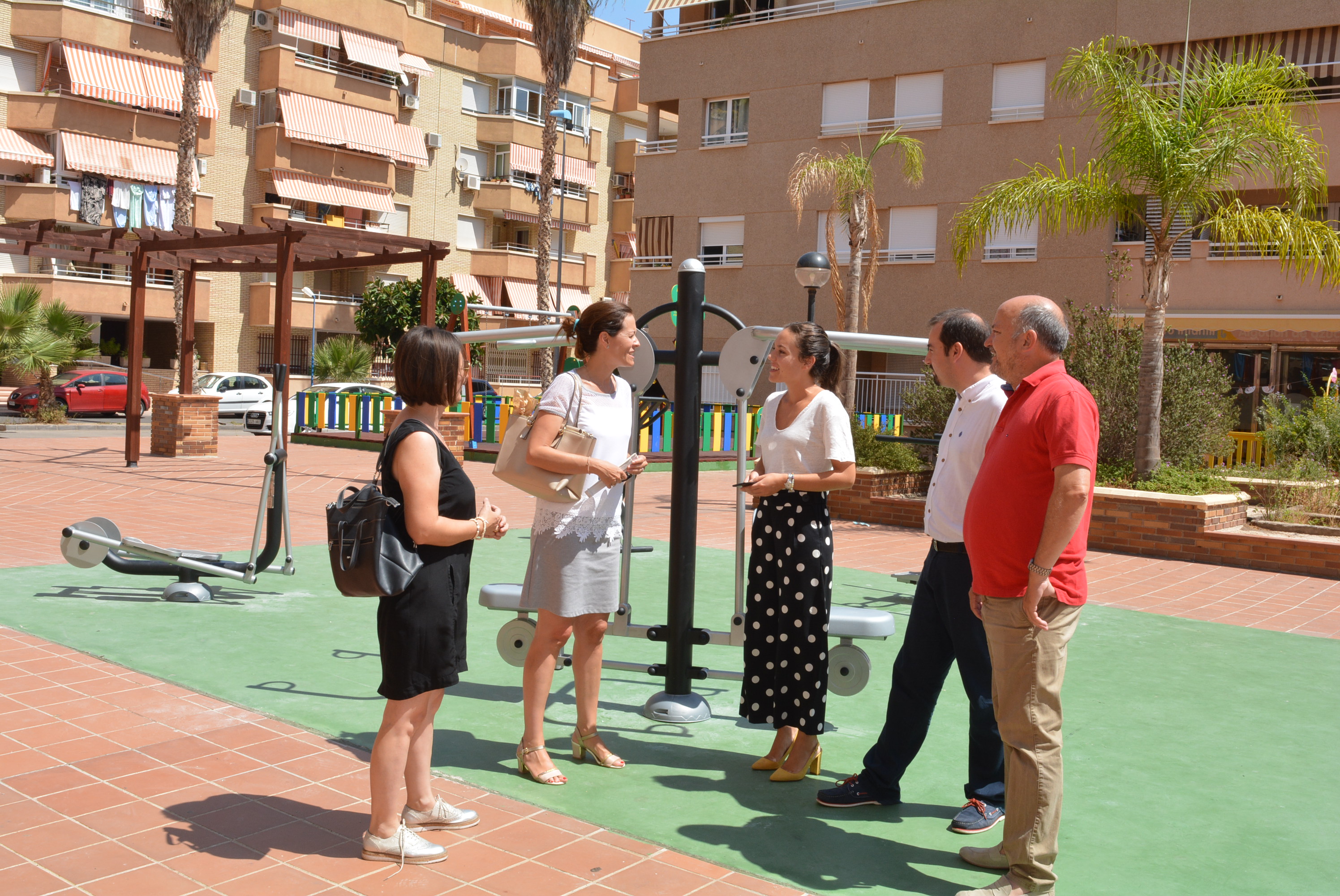 La plaza del Cala Real inaugura un área biosaludable