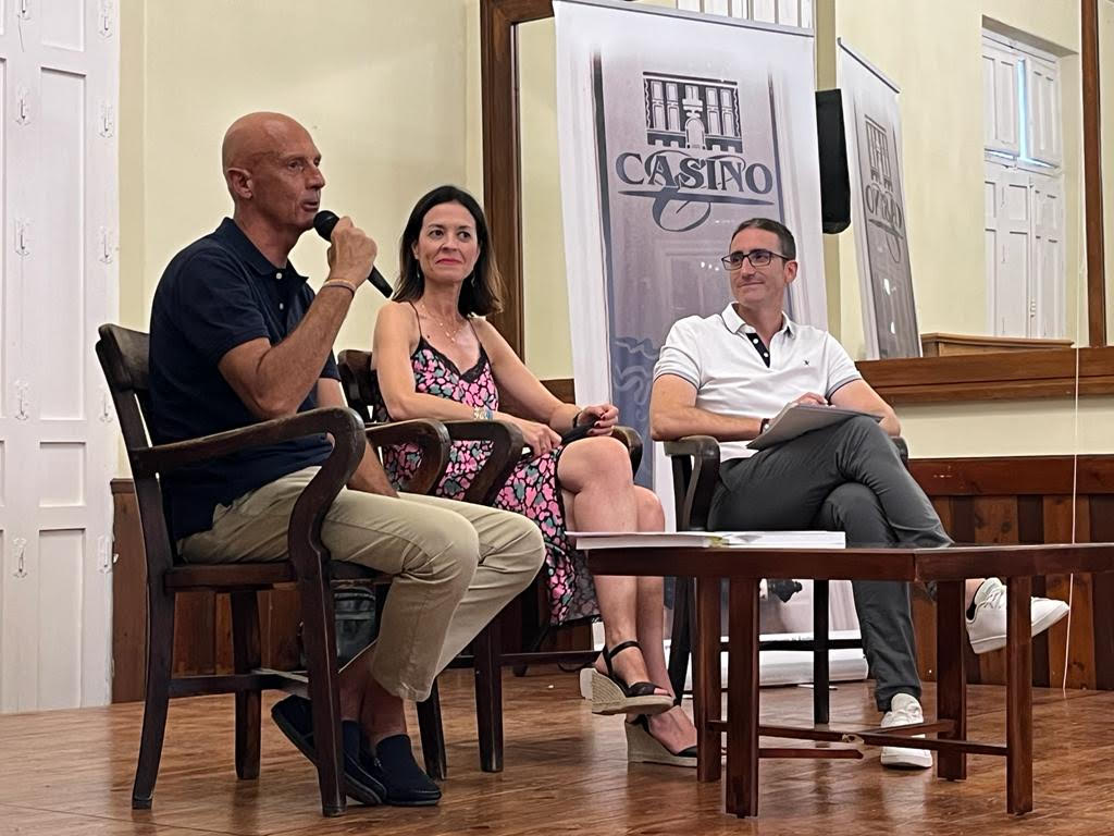 Jaime Insa presenta en el Casino su libro “Pinceladas de vida”