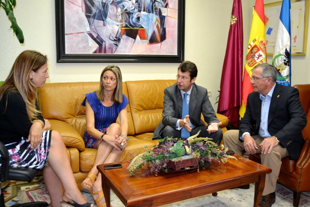 Ruiz destaca el compromiso de trabajo conjunto del Gobierno regional con el municipio de Águilas para desarrollar su potencial turístico