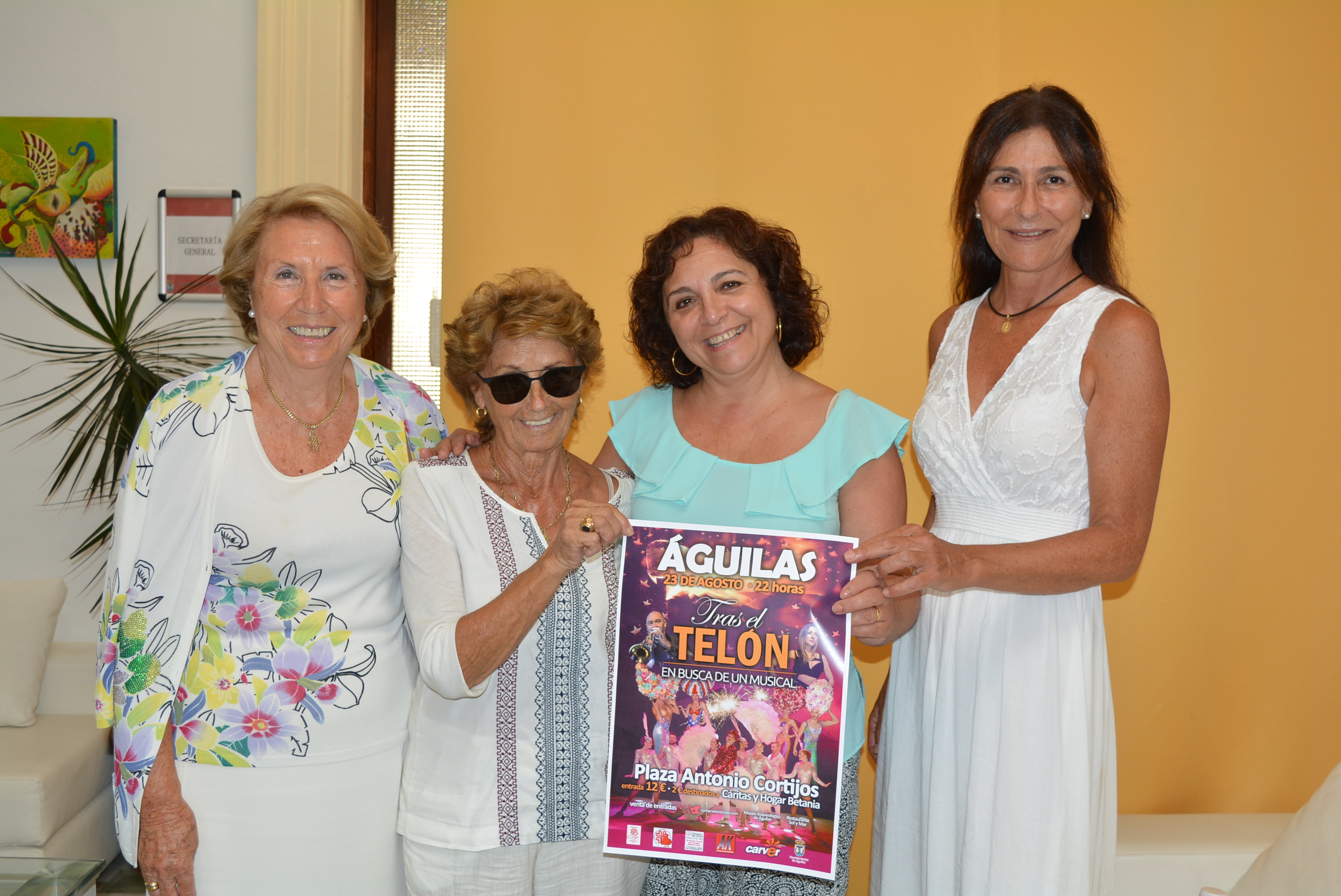 El musical Tras el telón muestra su cara más solidaria con Cáritas y Hogar Betania