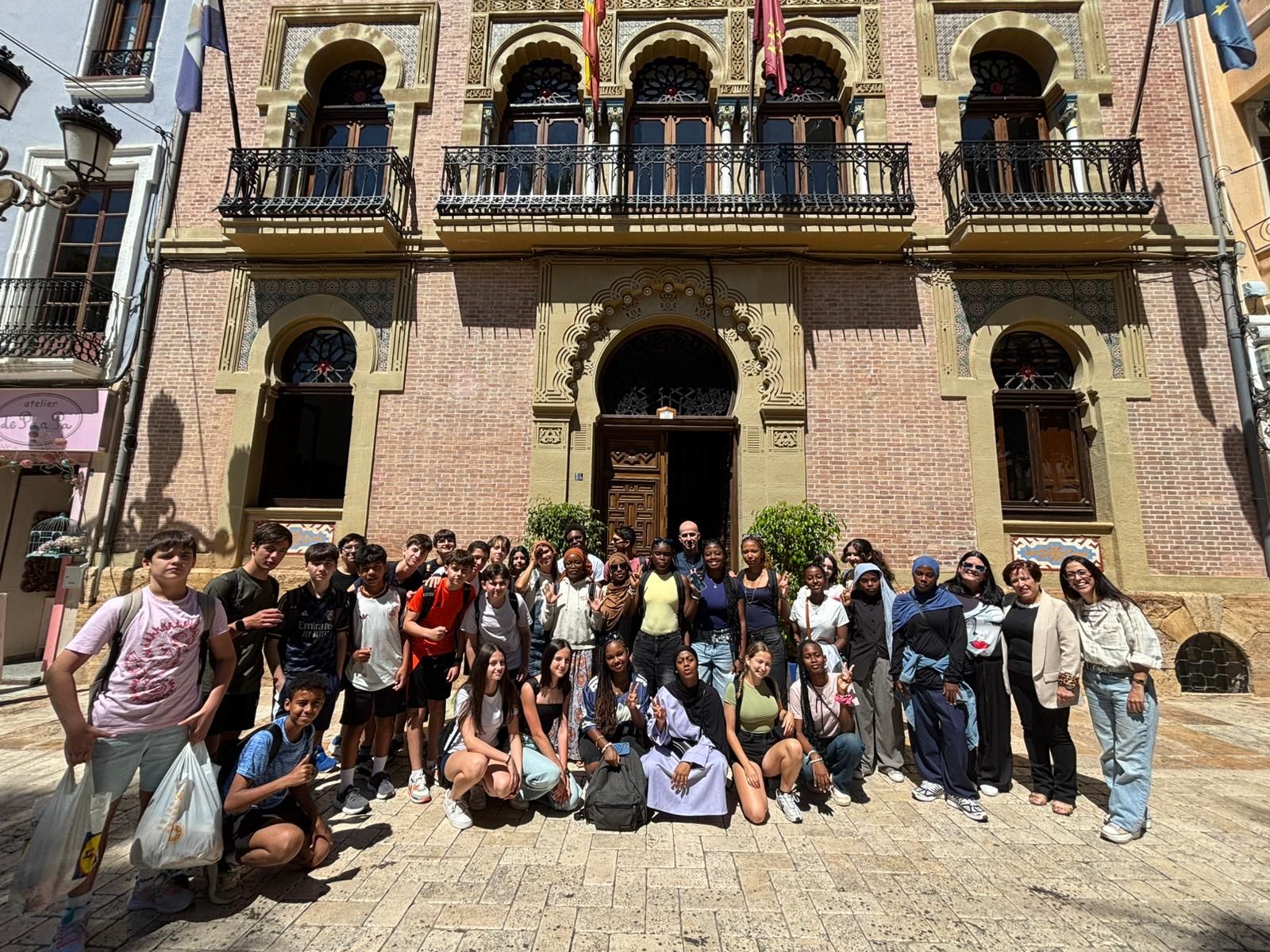 El Ayuntamiento de Águilas recibe a una delegación de estudiantes de Mayotte y alumnos Erasmus del IES Rey Carlos III