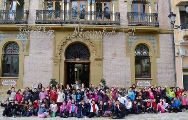 Cerca de un centenar de escolares visitan el Ayuntamiento de Águilas con motivo del Día de la Constitución
