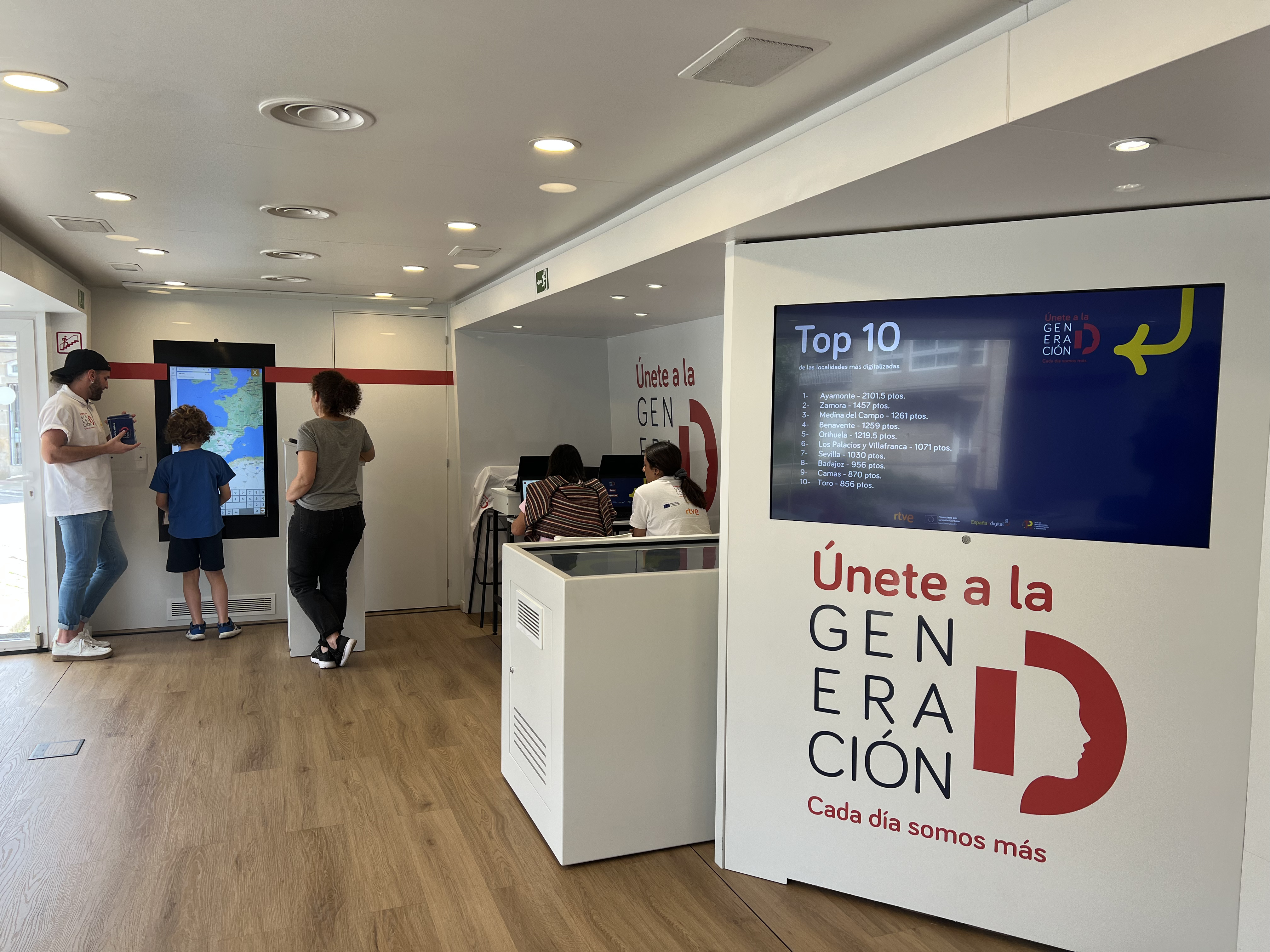 La campaña itinerante “Generación D” recorrerá Murcia para ayudar a la ciudadanía a mejorar sus habilidades digitales