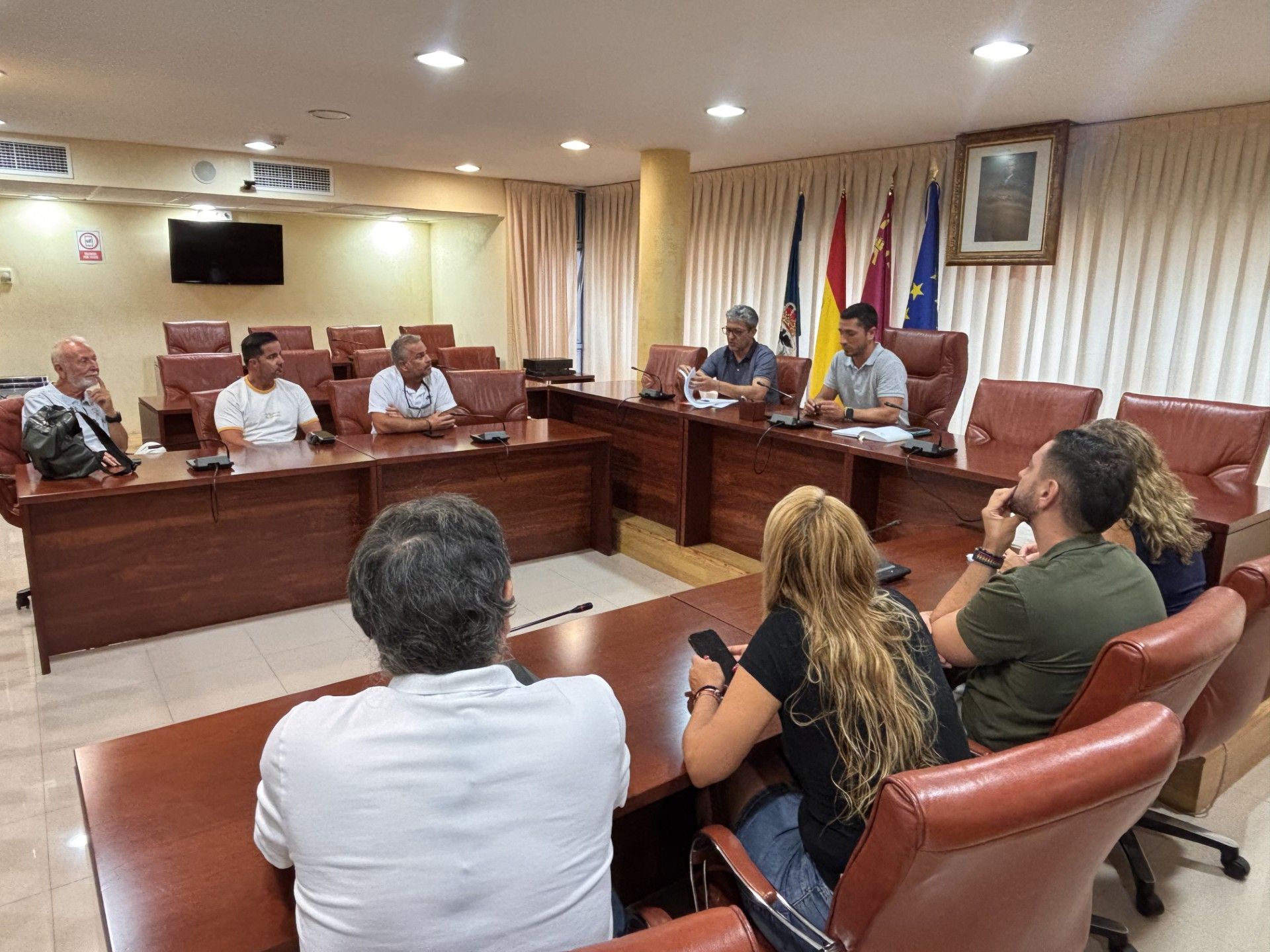 La Mesa de Trabajo del Puerto Pesquero de Águilas aborda las alegaciones al proyecto de remodelación y la situación del suministro eléctrico