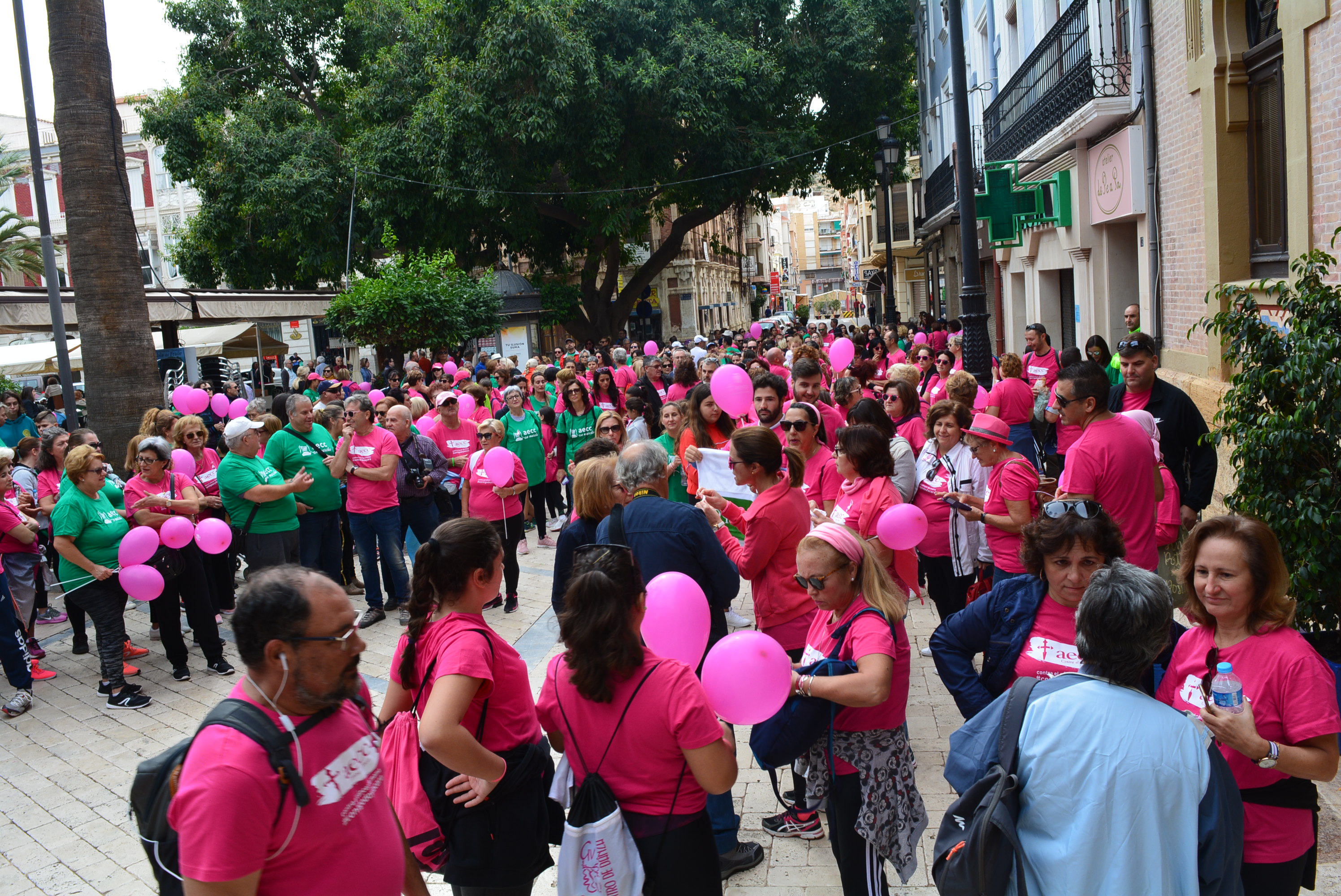 La sociedad aguileña muestra su cara más solidaria en la lucha contra el cáncer de mama