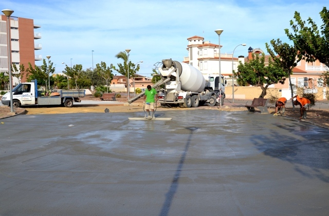 El Ayuntamiento de Águilas inicia los trabajos de mejora en la Plaza Víctimas del Terrorismo 
