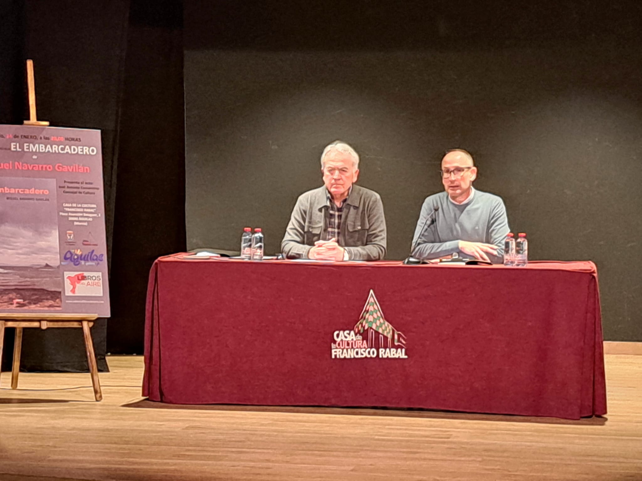 Miguel Navarro Gavilán presenta en Águilas la novela "El Embarcadero"