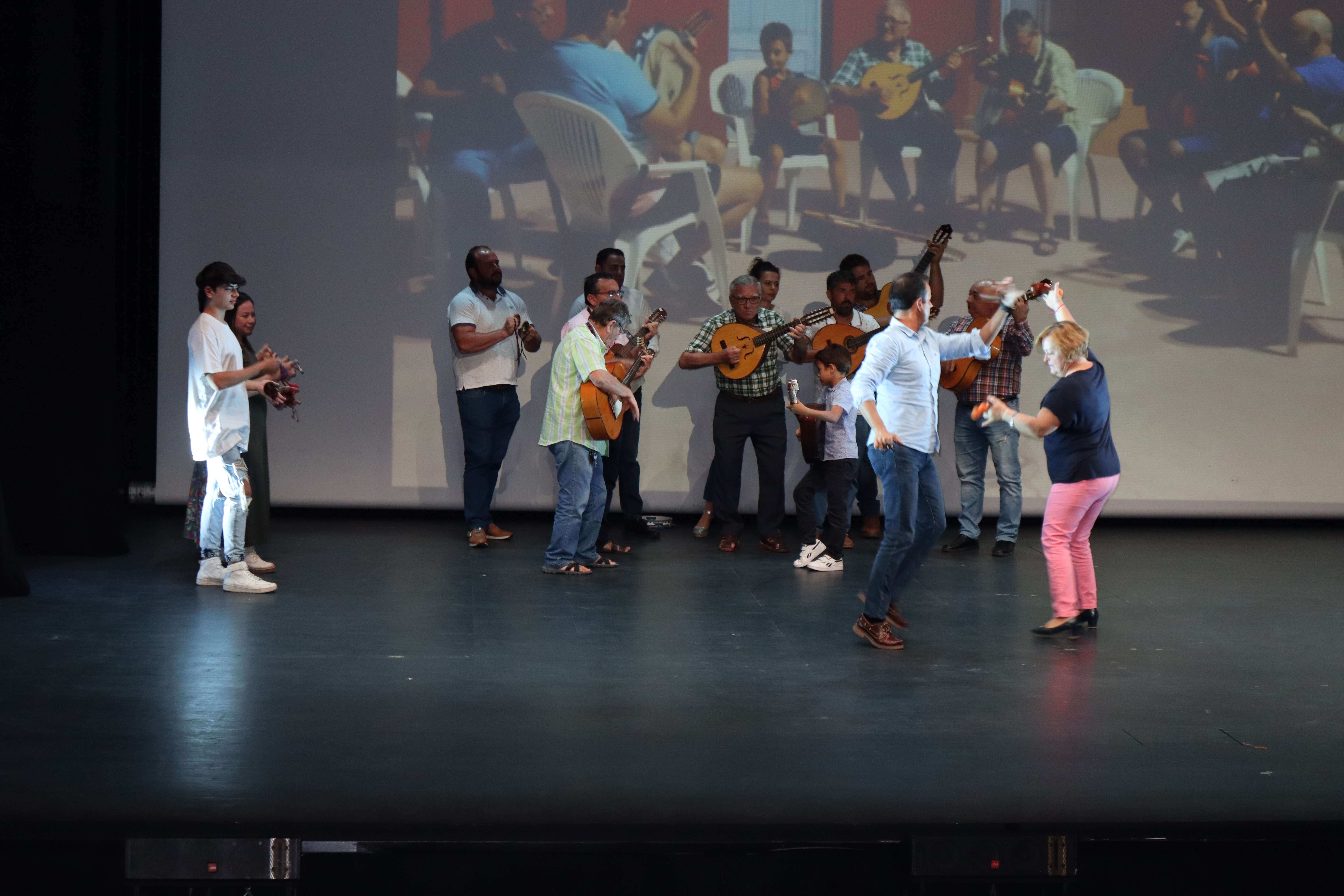 La Cuadrilla de la Cuesta de Gos participa en la conferencia bailada “TRA TRA TRA”