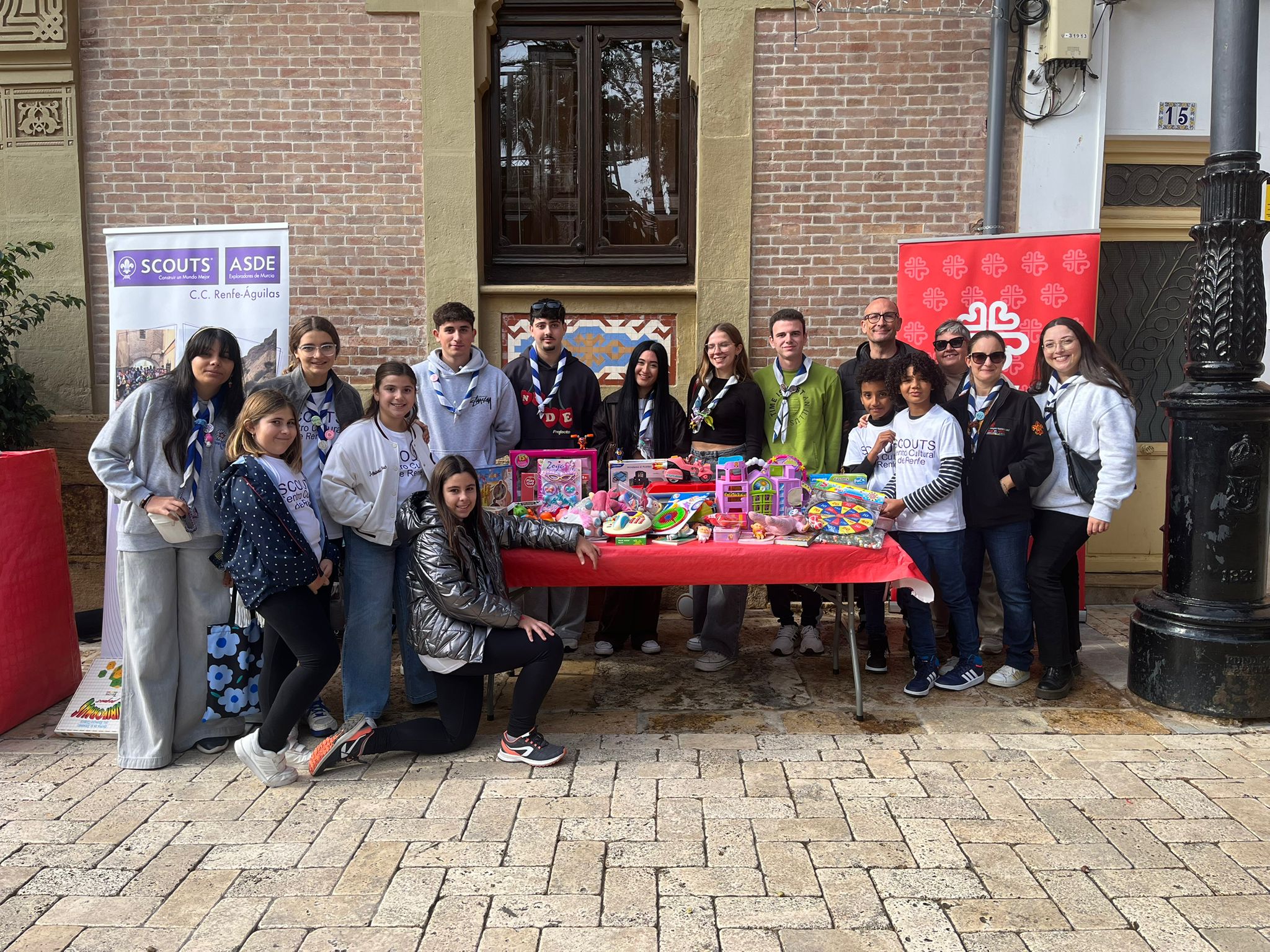 El Grupo Scout C.C. Renfe lleva a cabo una recogida solidaria de juguetes 