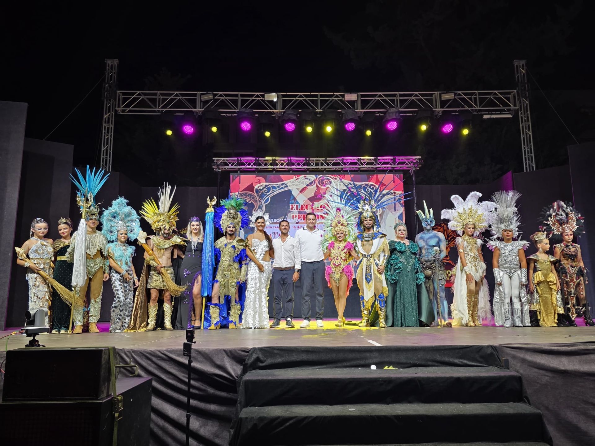 La plaza de Antonio Cortijos acogía este fin de semana la Gala de Elección de Personajes del Carnaval