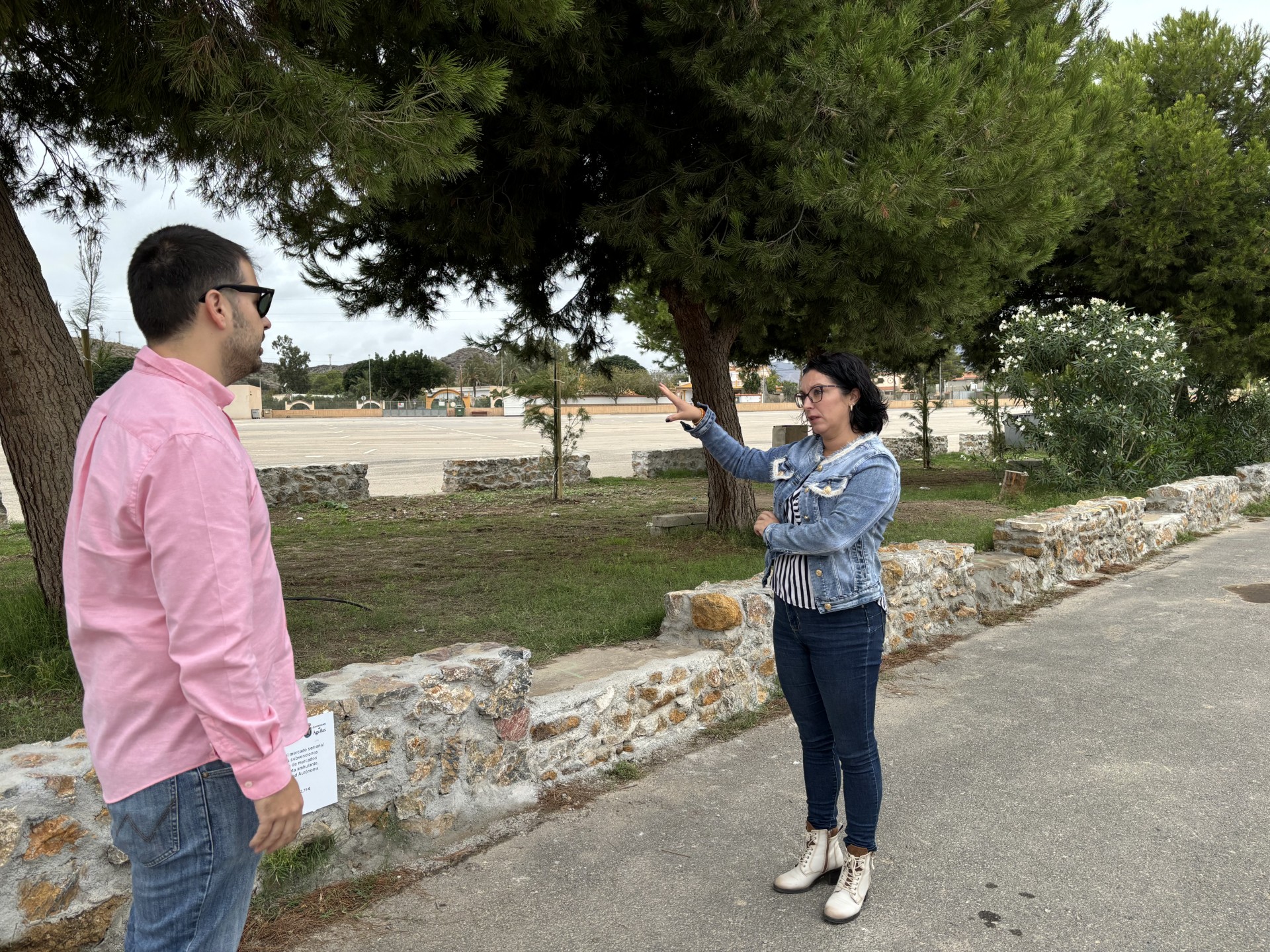 Concluyen las obras de mejora en las zonas verdes del mercado semanal 