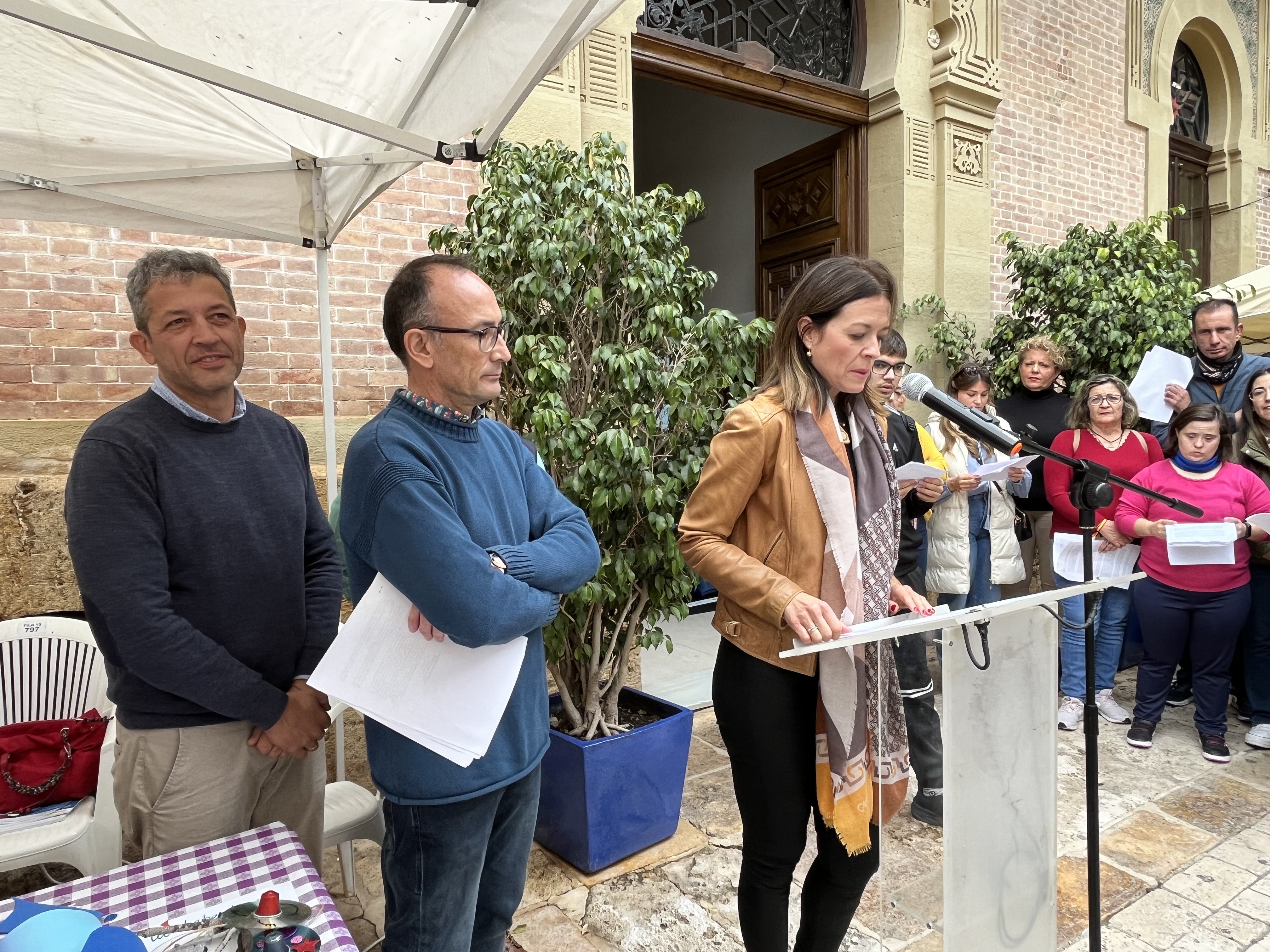 La Feria de Asociaciones Sociosanitarias marca el ecuador del programa de actividades con motivo del Día Internacional de las Personas con Discapacidad