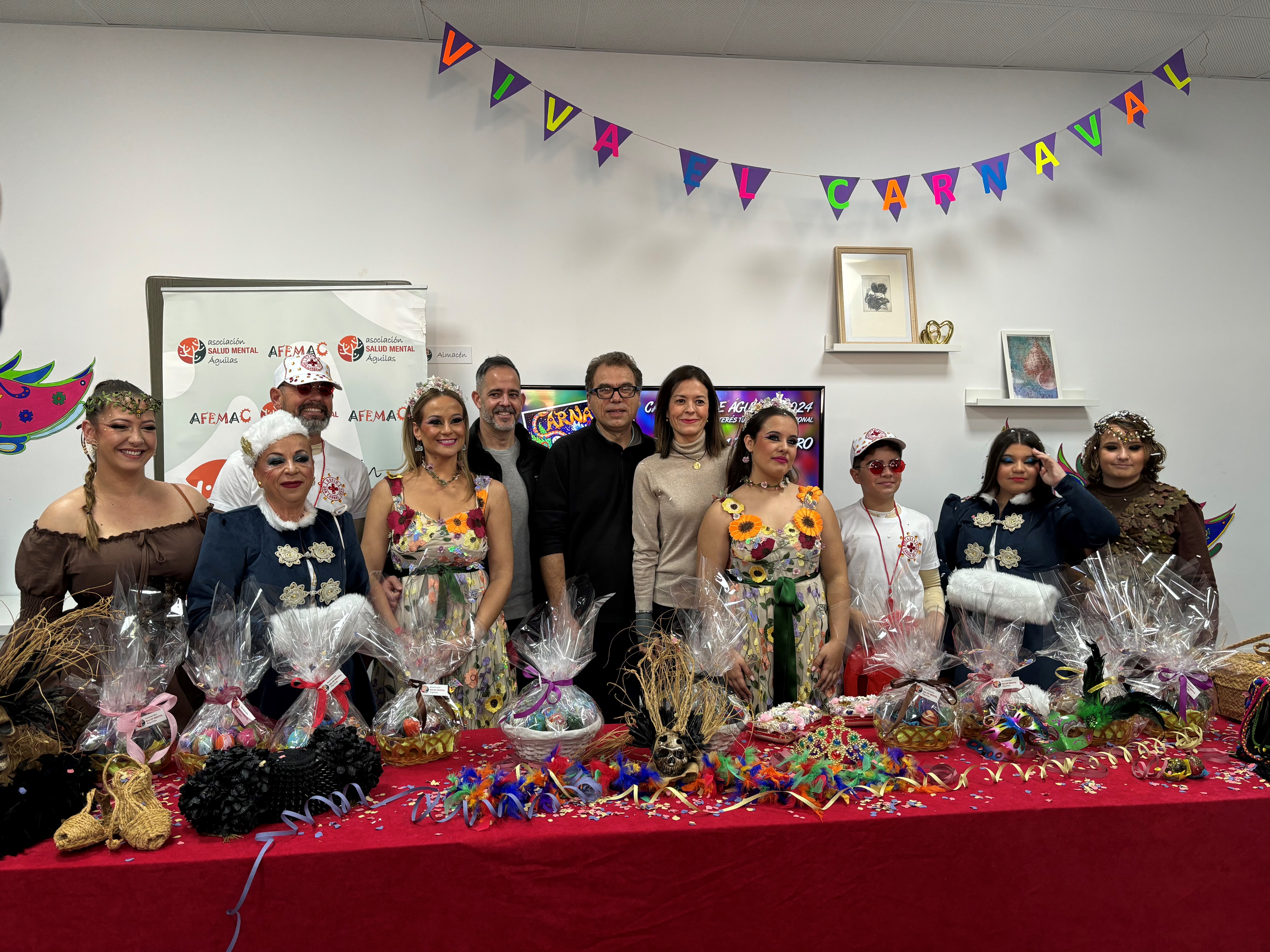 Los usuarios de Afemac reciben la visita de los personajes del Carnaval