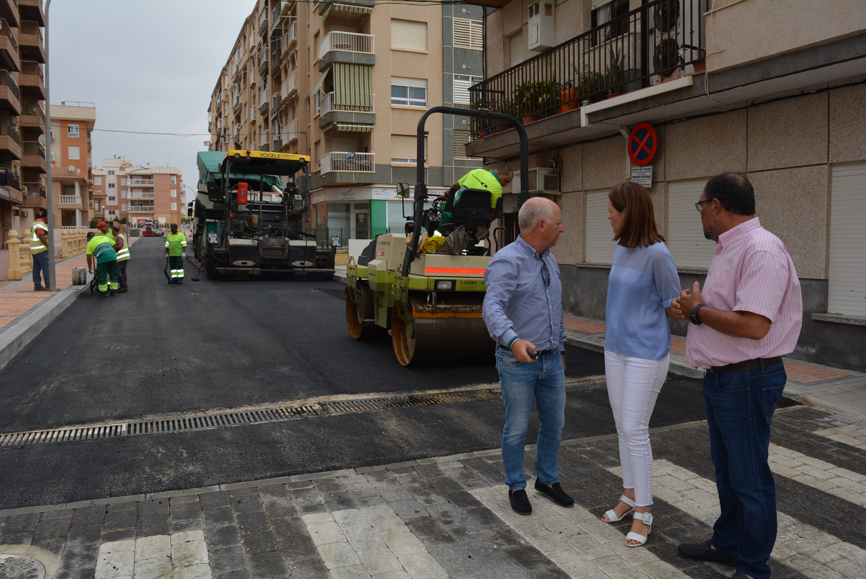 La alcaldesa y el edil de Urbanismo supervisan las obras del Plan de Obras y Servicios de la calle Federico Chueca y adyacentes