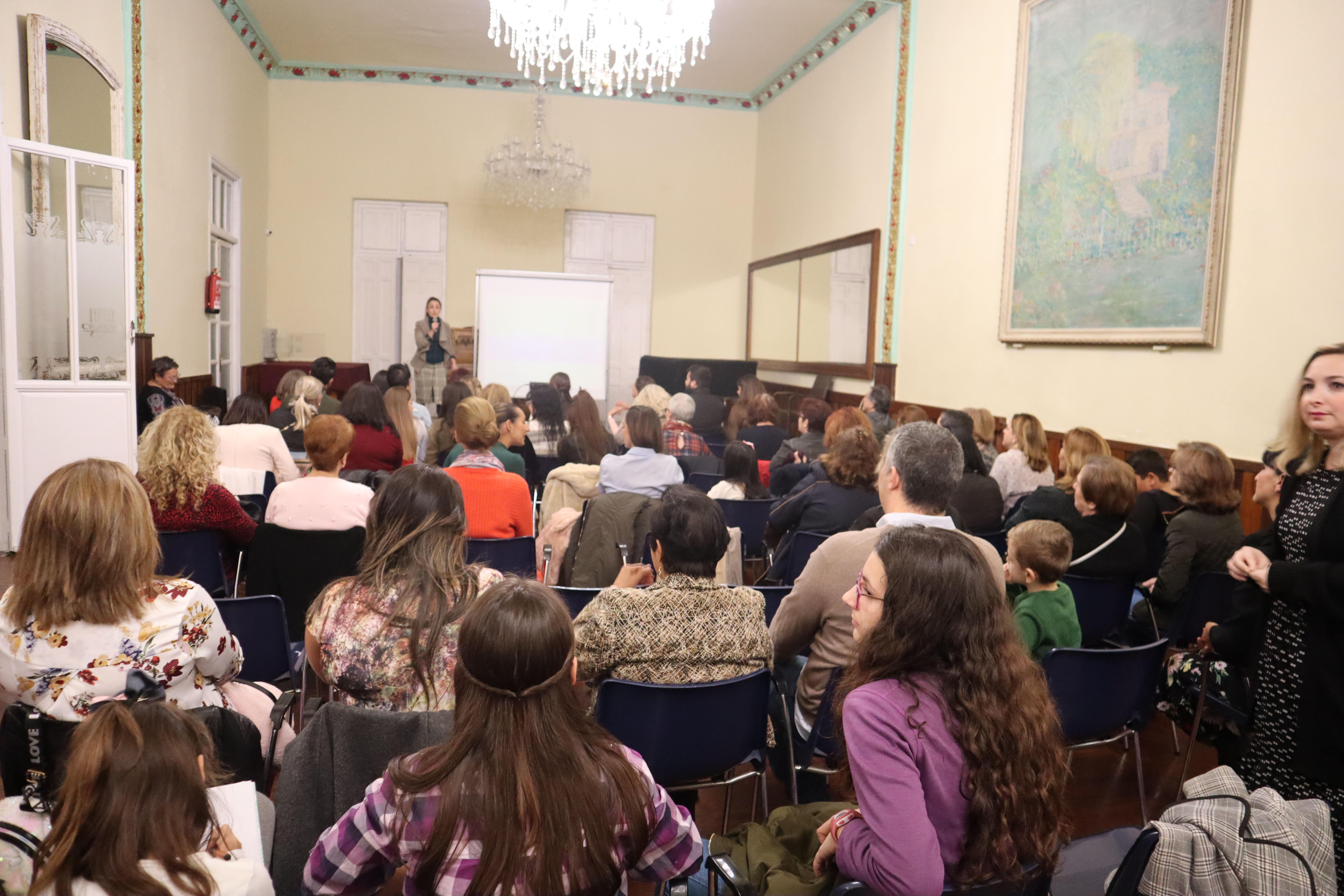 El Casino de Águilas acoge “Un café y algo más” sobre la violencia de género