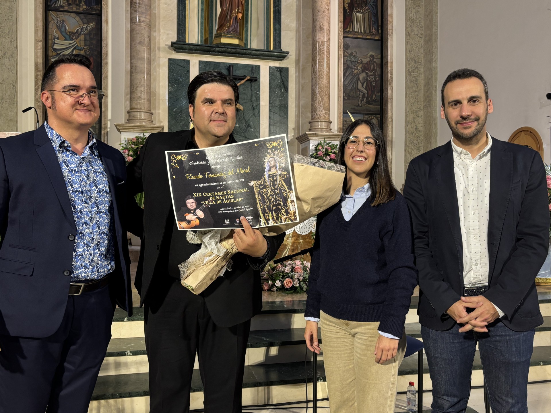 Ricardo Fernández del Moral pone al público en pie en el XIX Certamen Nacional de Saetas