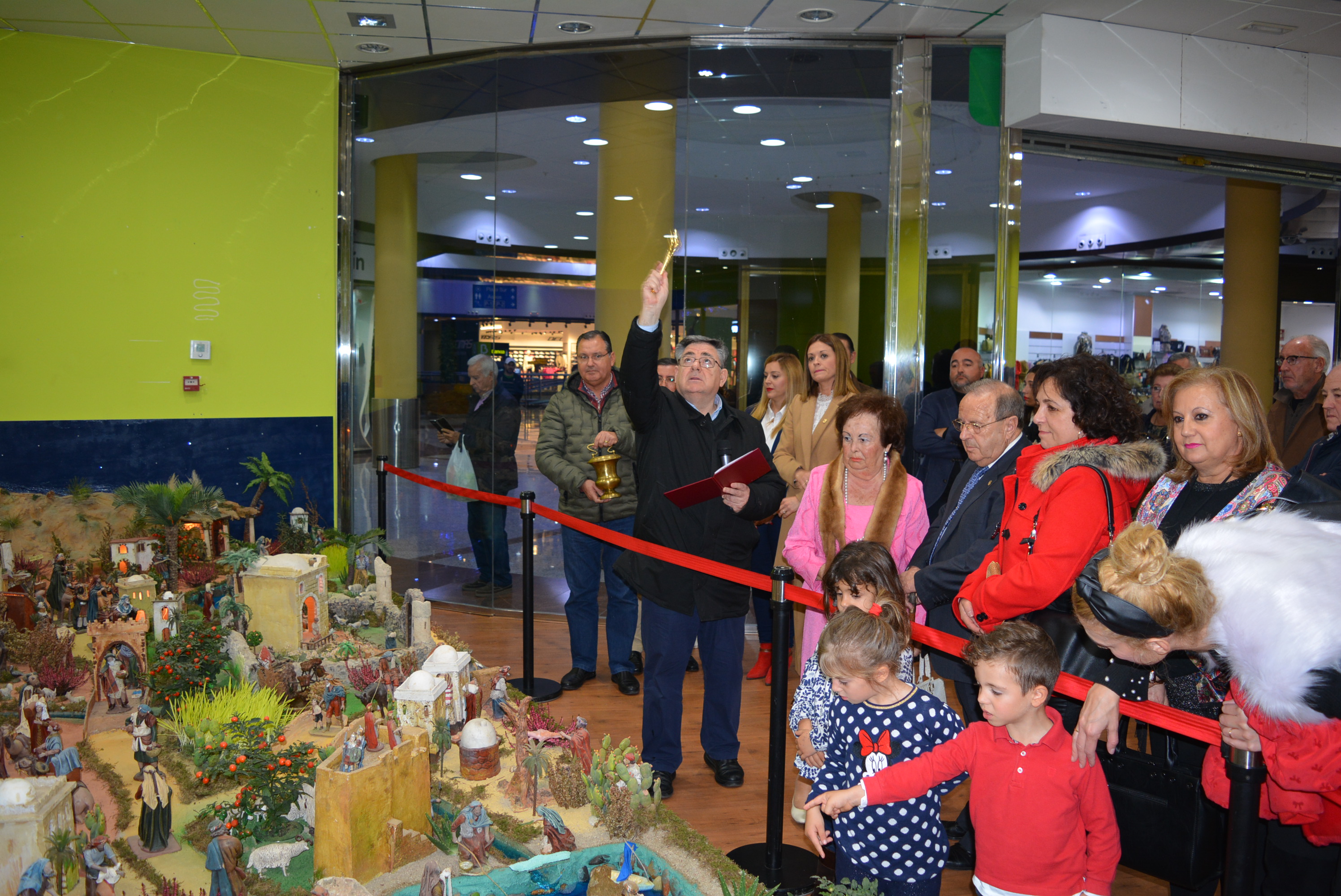 El pasado fin de semana se inauguró el tradicional Belén de Muebles San José