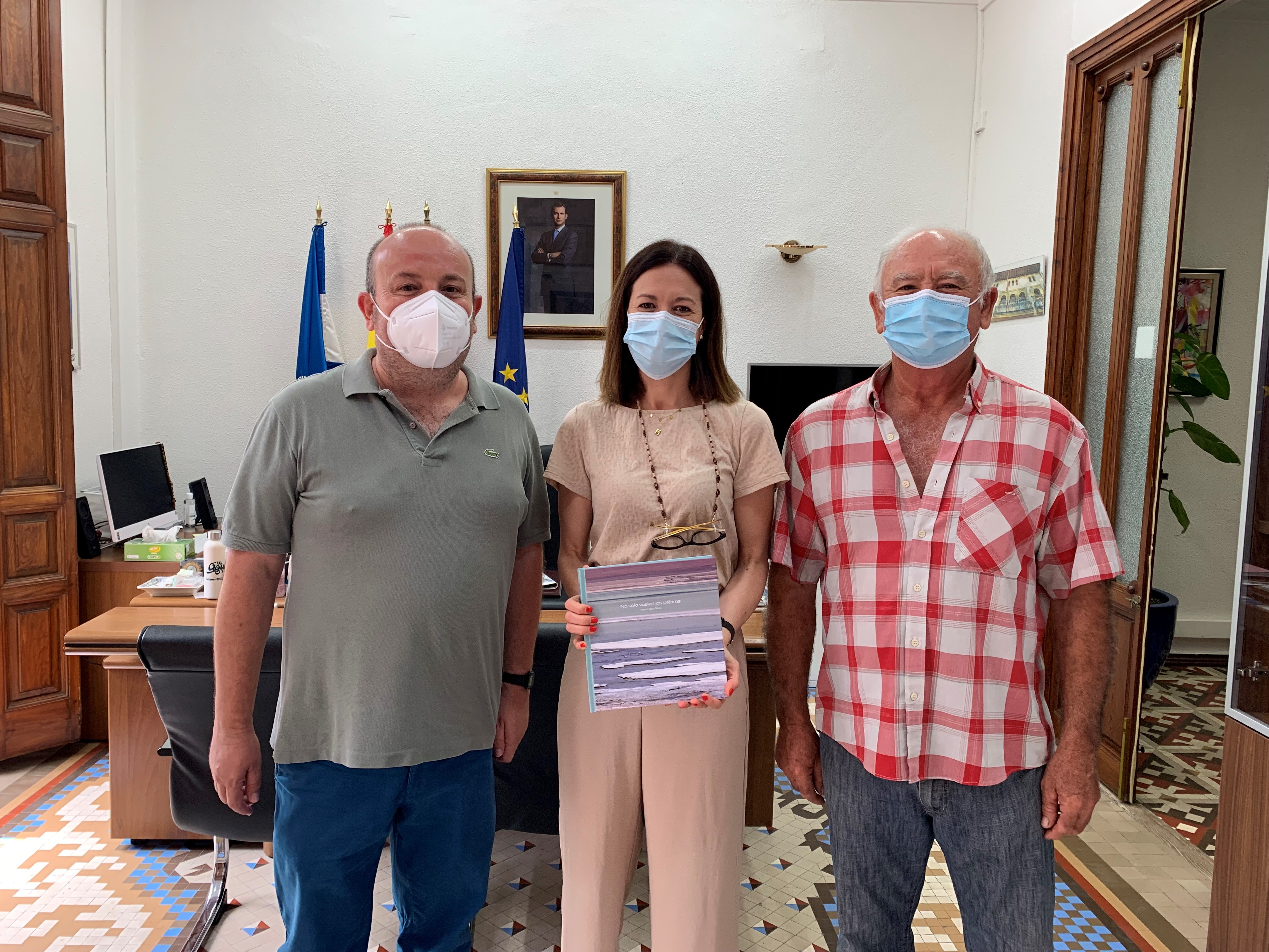 Pedro López publica su quinto libro, “No solo vuelan los pájaros”