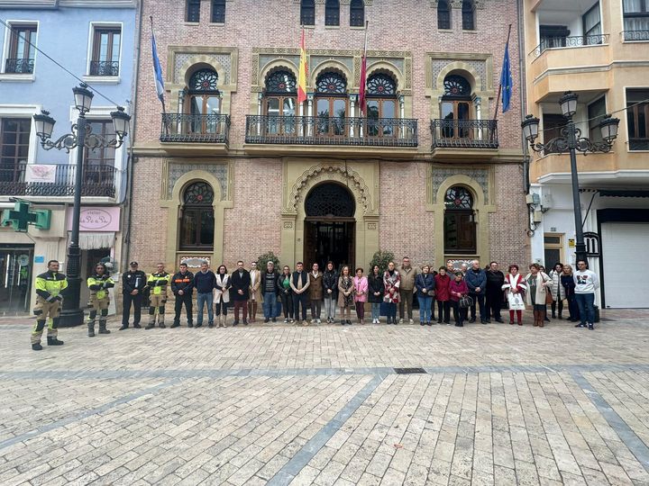 Minuto de silencio en recuerdo de las victimas del terrible incendio de Valencia
