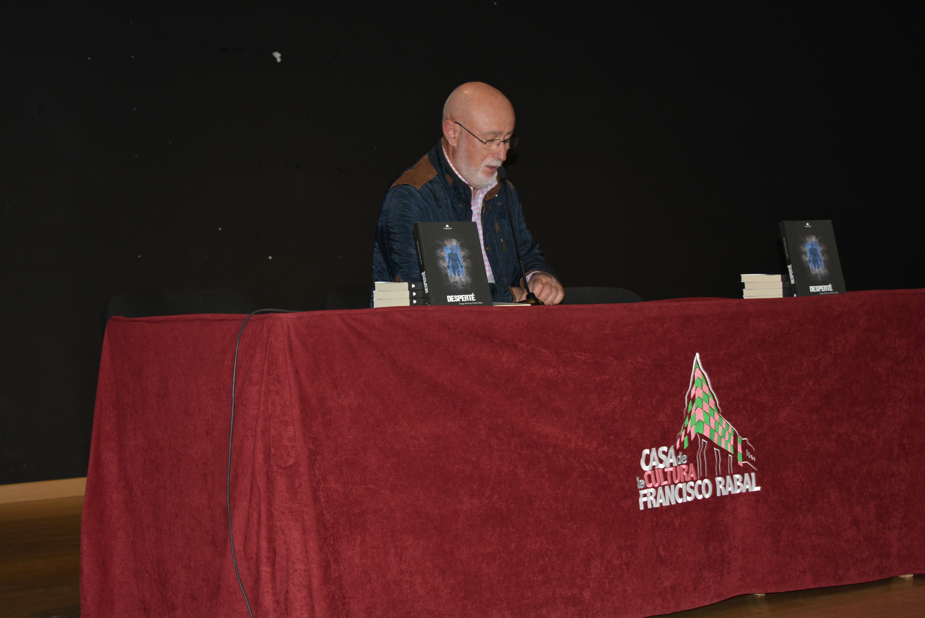 Ángel Alfonso Muñoz presenta en Águilas la novela Desperté