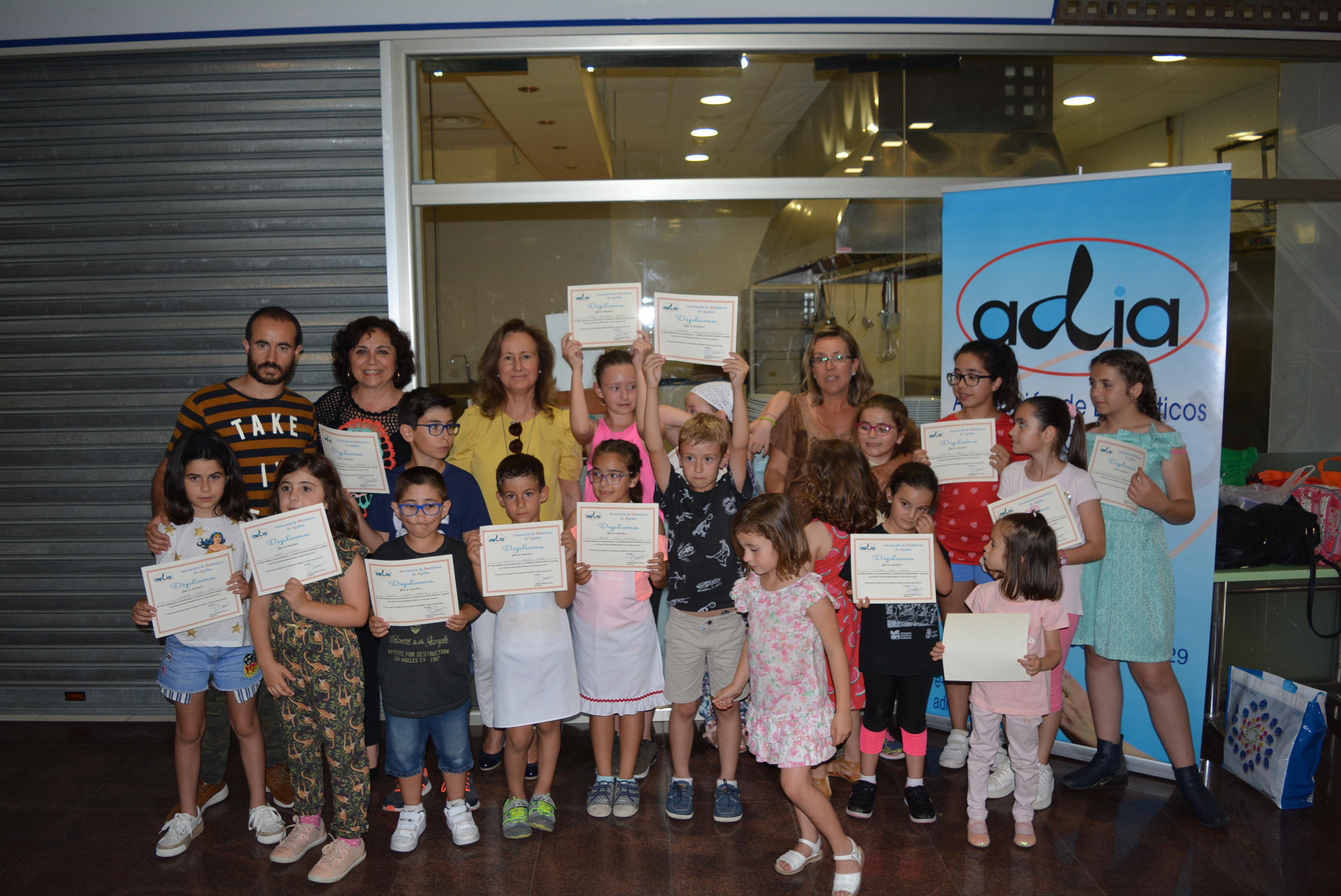 Una veintena de niños participan en el curso de Cocina Dietética de ADIA