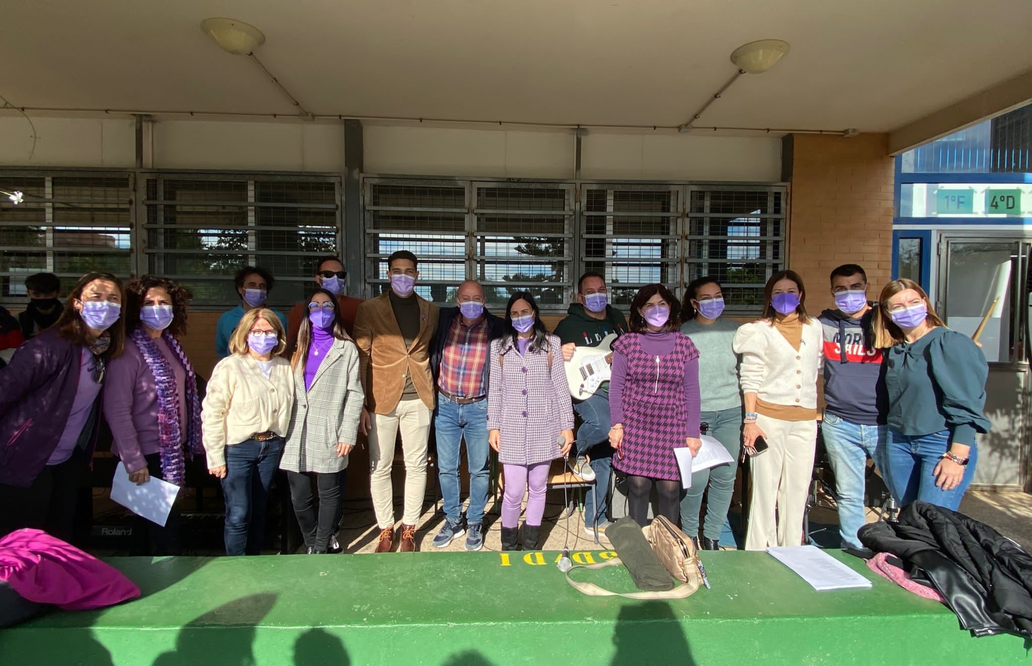 Los institutos de Águilas se suman a la campaña “Ponte en mis zapatos” contra la violencia de género