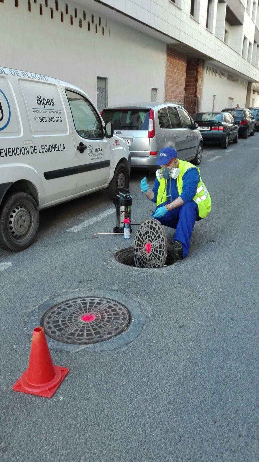 La Concejalía de Sanidad pone en marcha un tratamiento preventivo contra cucarachas en la red de alcantarillado municipal