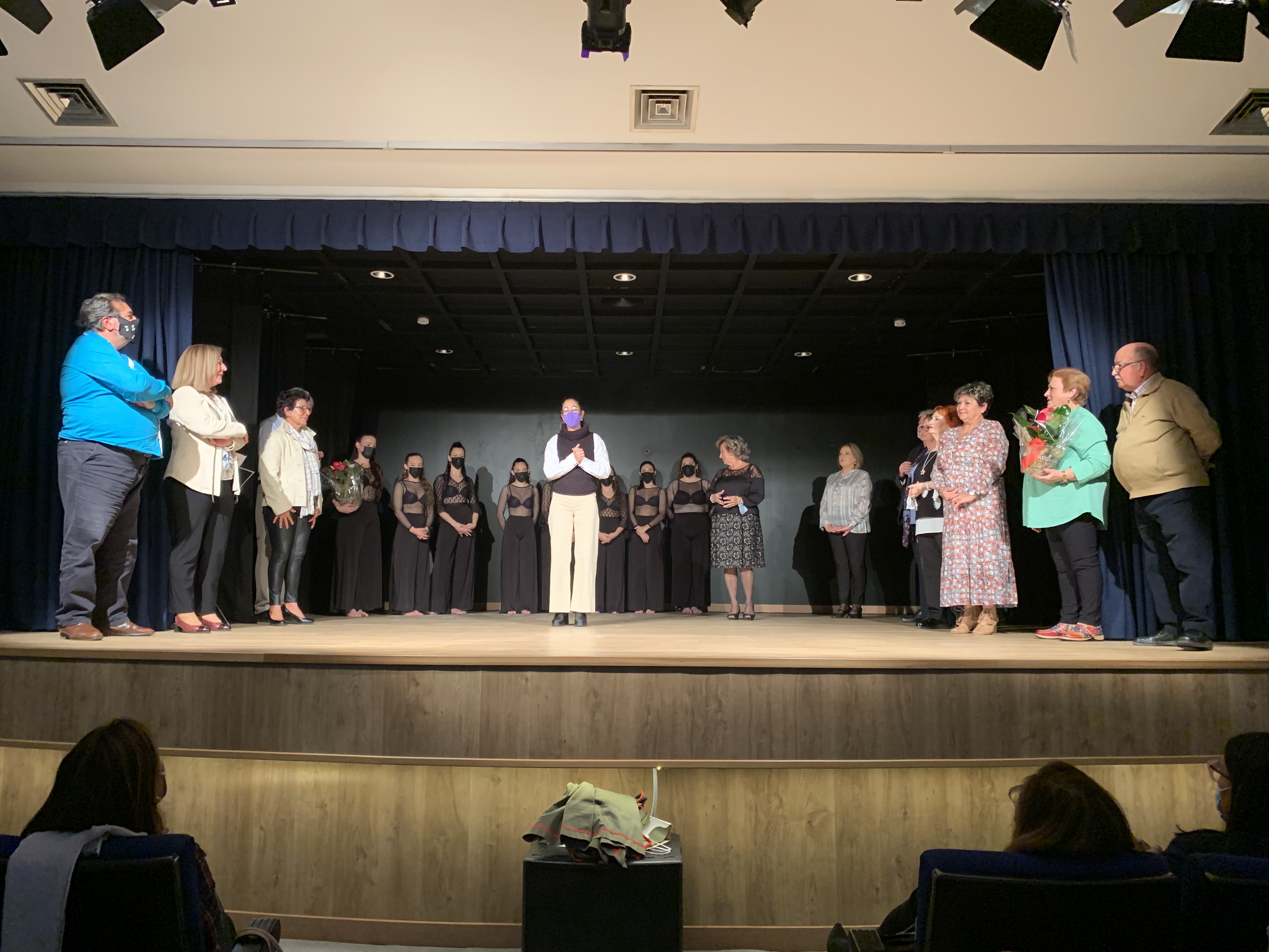 La asociación de Amas de Casa lleva a escena un sketch contra la violencia de género